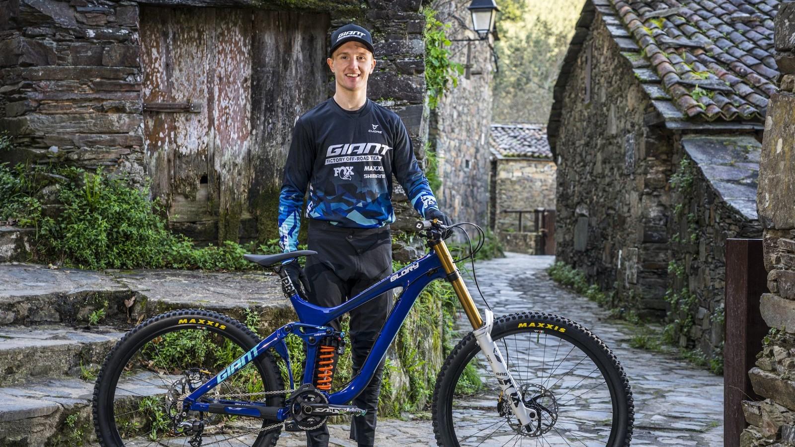 1600x900 GIANT FACTORY OFF ROAD TEAM STRENGTHENS WITH MIX OF VETERANS, NEW FACES AND EXPANDED XC SQUAD Bike Press Release