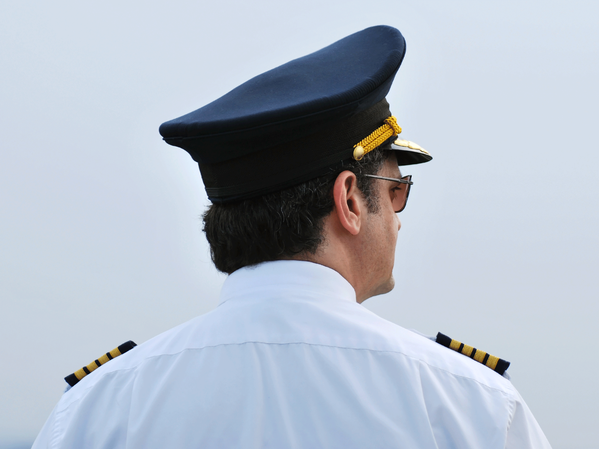 2048x1536 Airline pilot reveals what frightens him most about flying and the worst thing passengers can do in an emergency