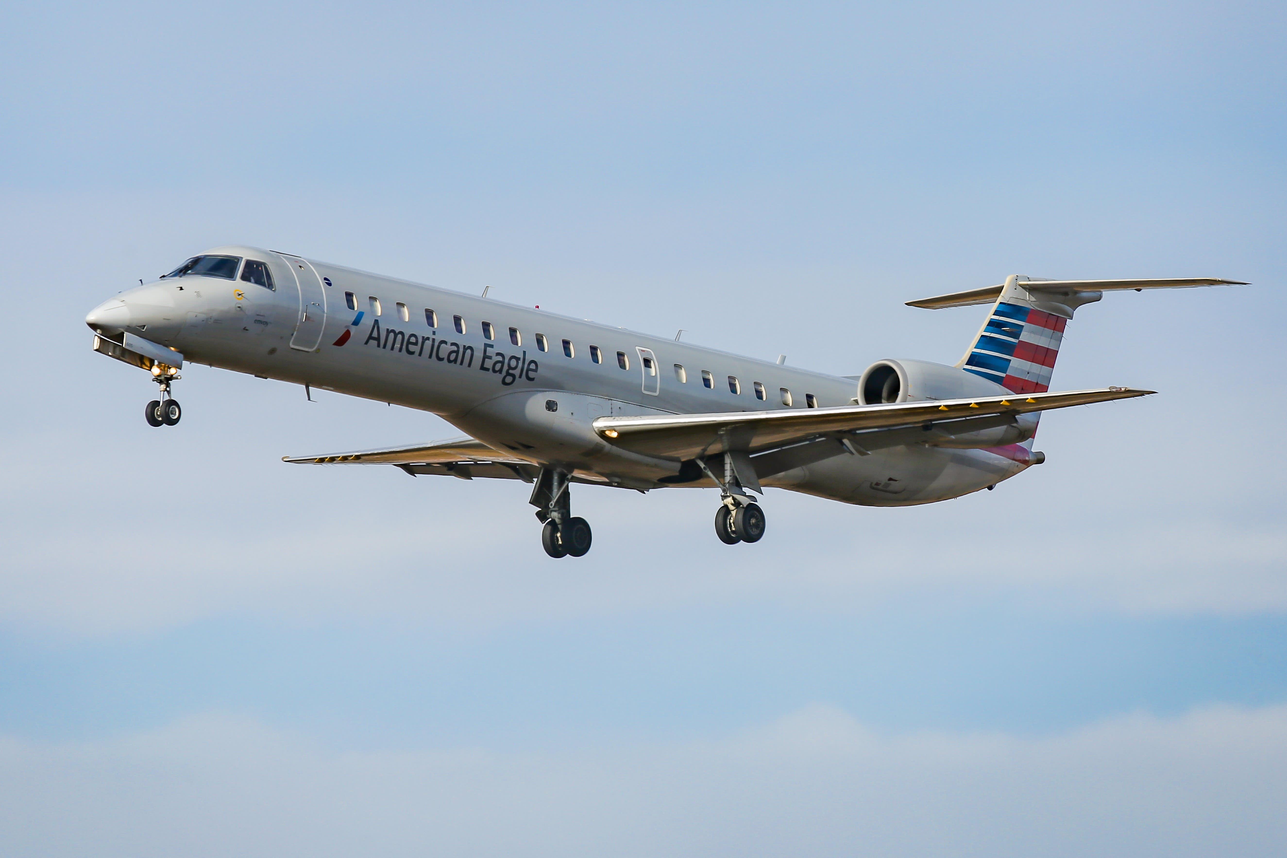 5300x3533 American Airlines regional carriers hike pilot pay as shortage persists