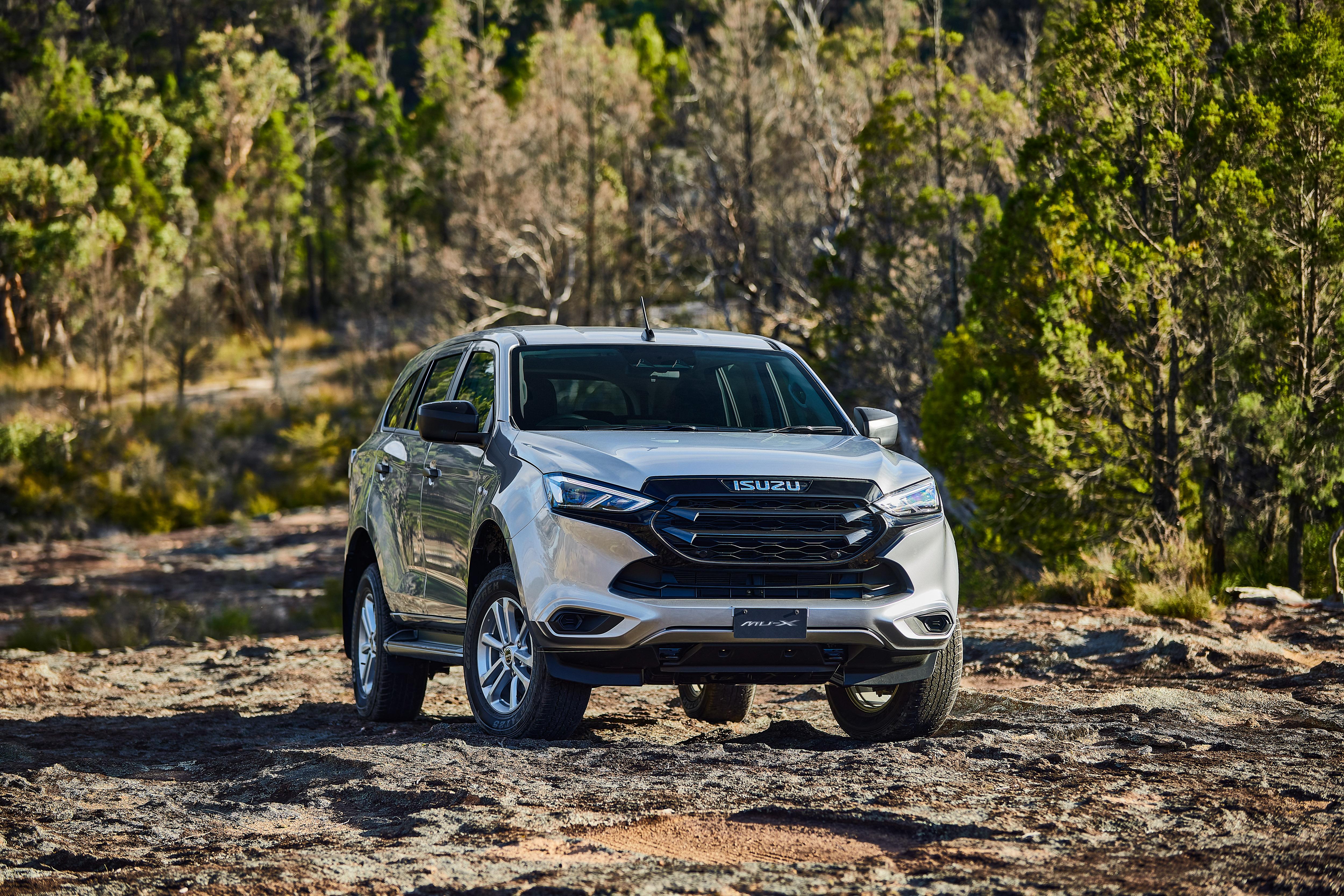 5000x3335 Download SUV Vehicle Isuzu MU X 4k Ultra HD Wallpaperx3335