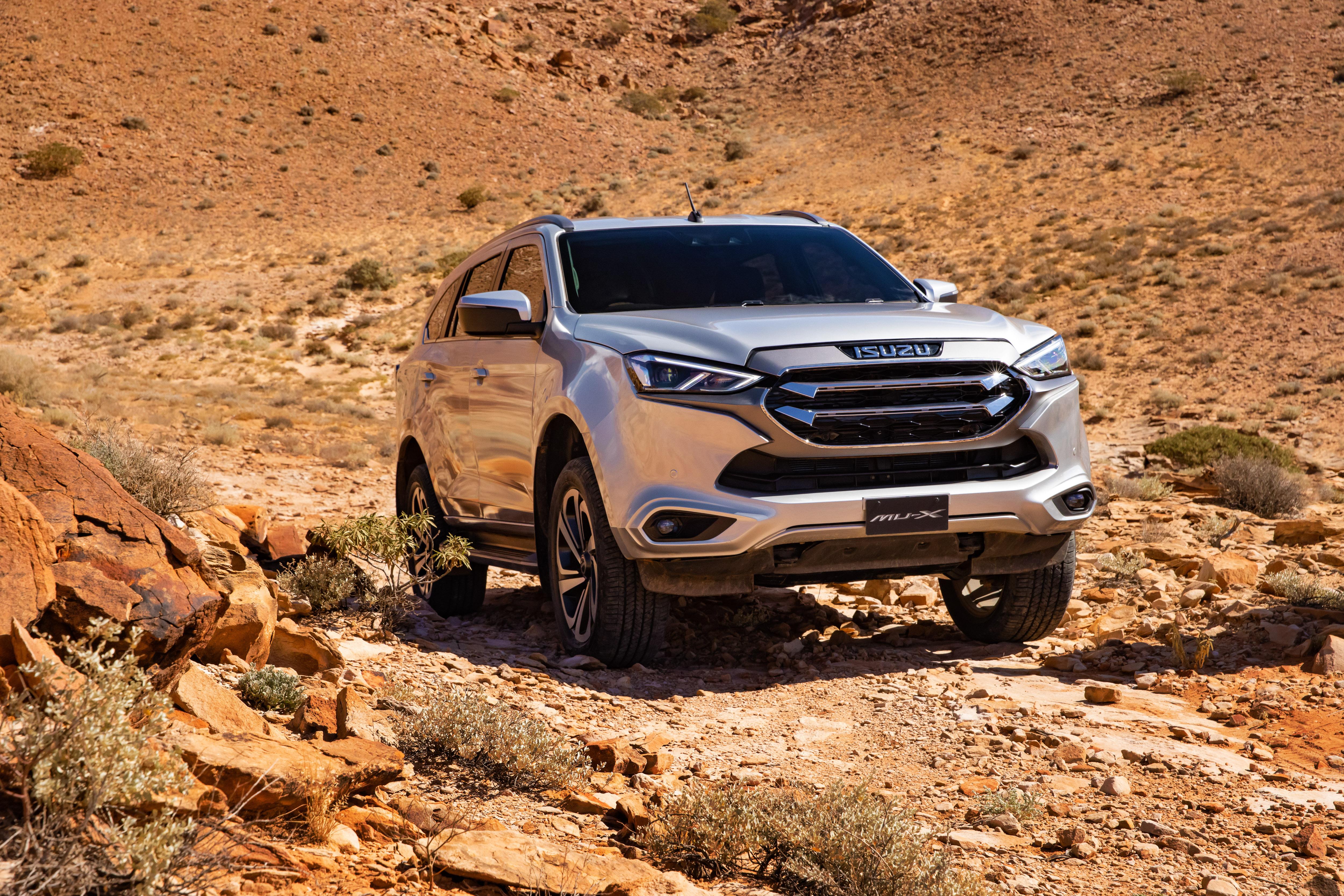5000x3335 Isuzu MU X 4K: Rugged Desert SUV Wallpaperx3335