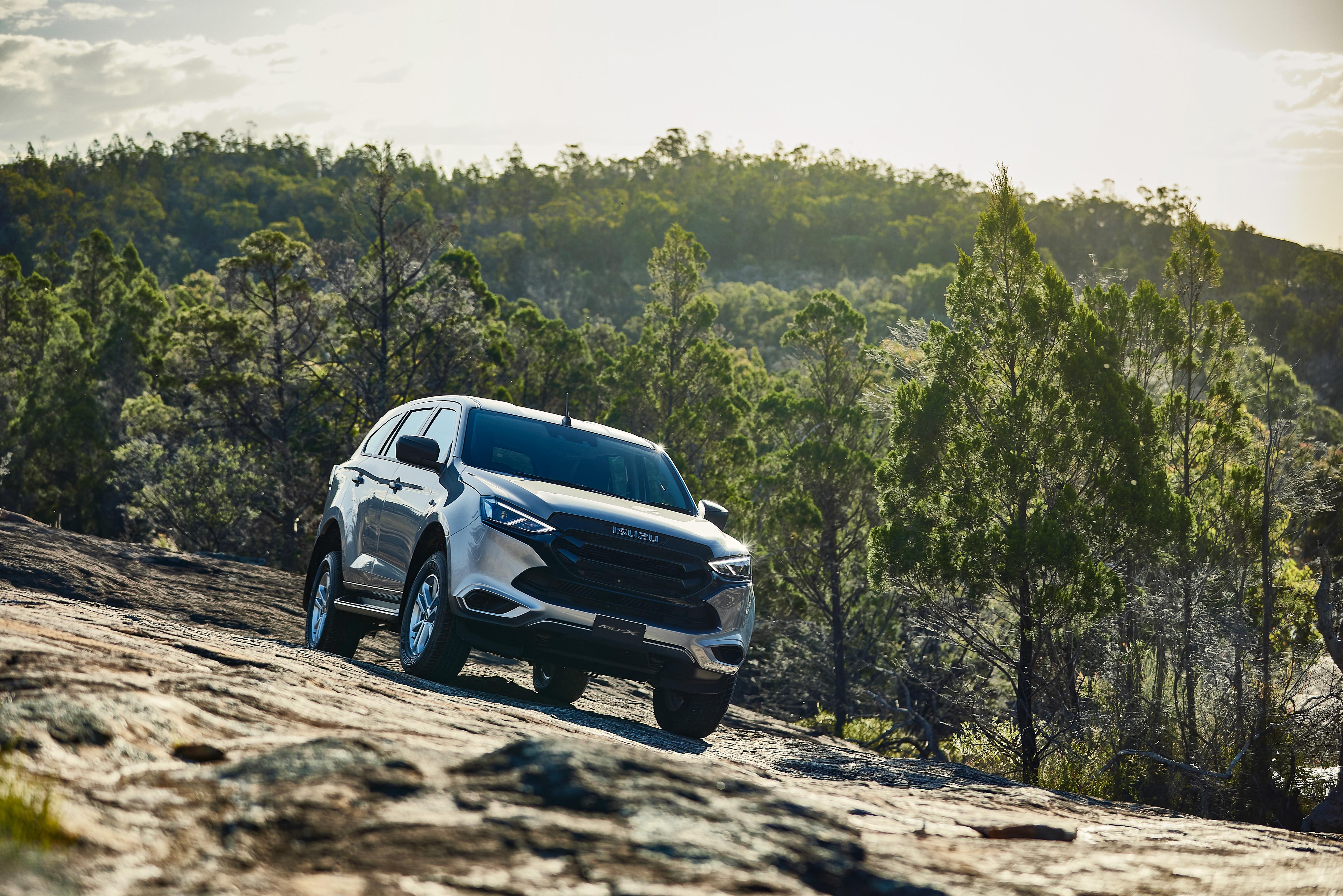 5000x3335 Download SUV Vehicle Isuzu MU X 4k Ultra HD Wallpaperx3335