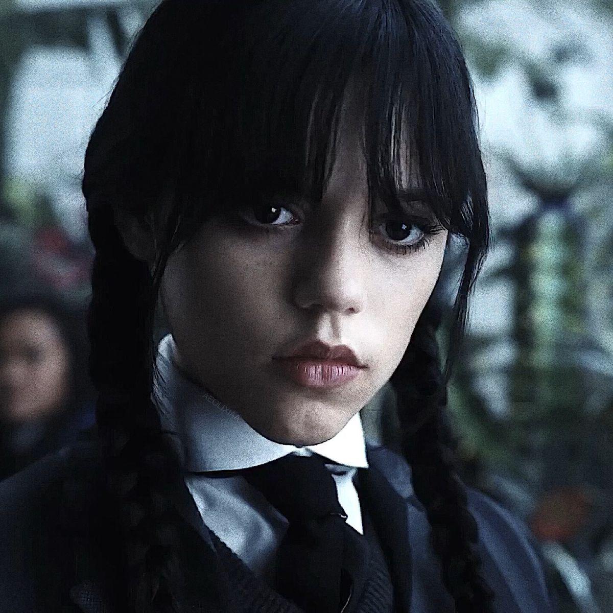 1200x1200 wednesday addams. Семейка аддамс, Мемы знаменитостей, Уэнздей аддамс
