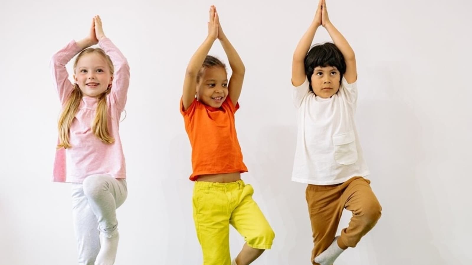 1600x900 Yoga for children: 5 asanas to improve your kid's concentration