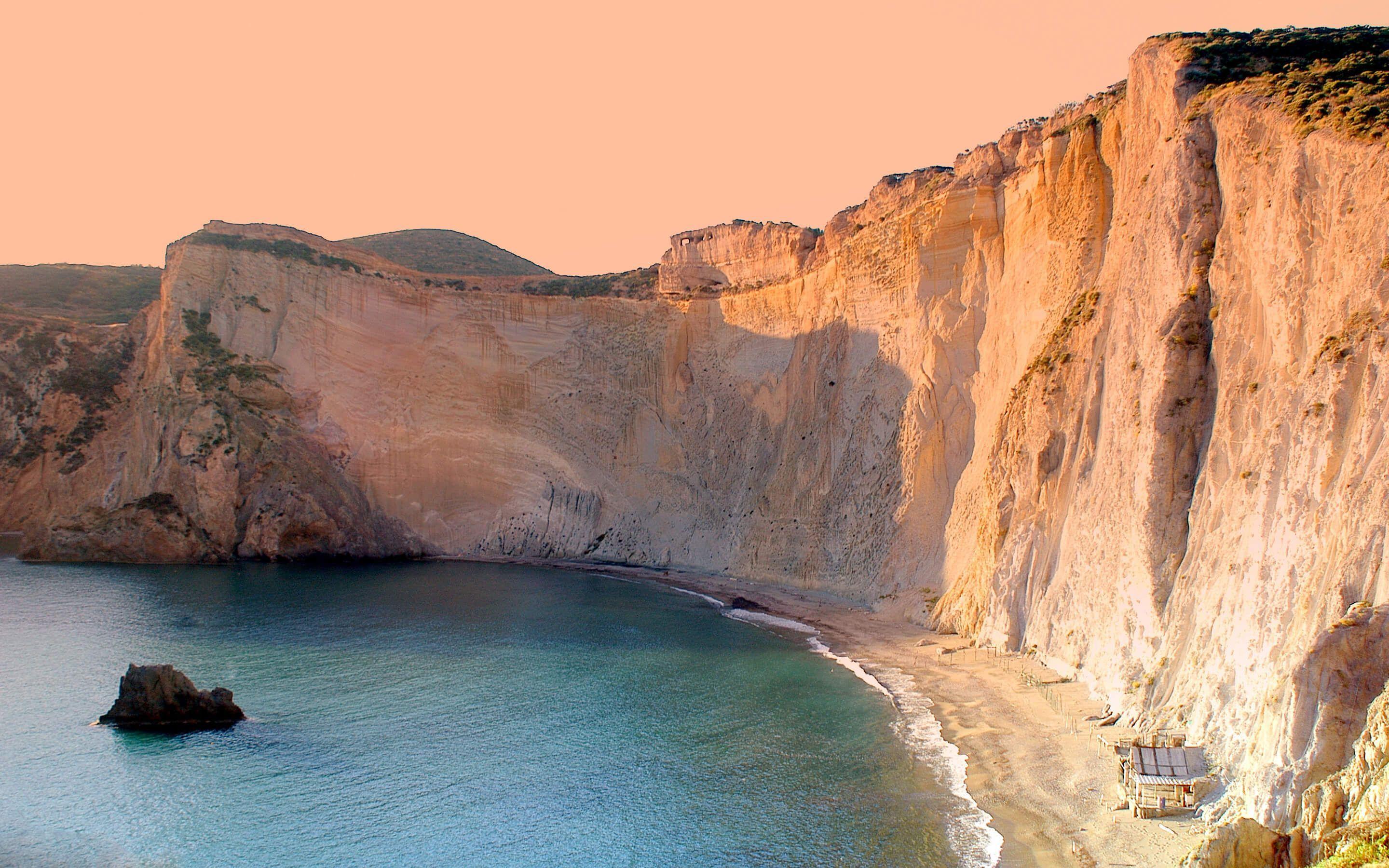 2880x1800 Download Chiaia di Luna beach, Ponza, Italy Wallpaper and set the HD