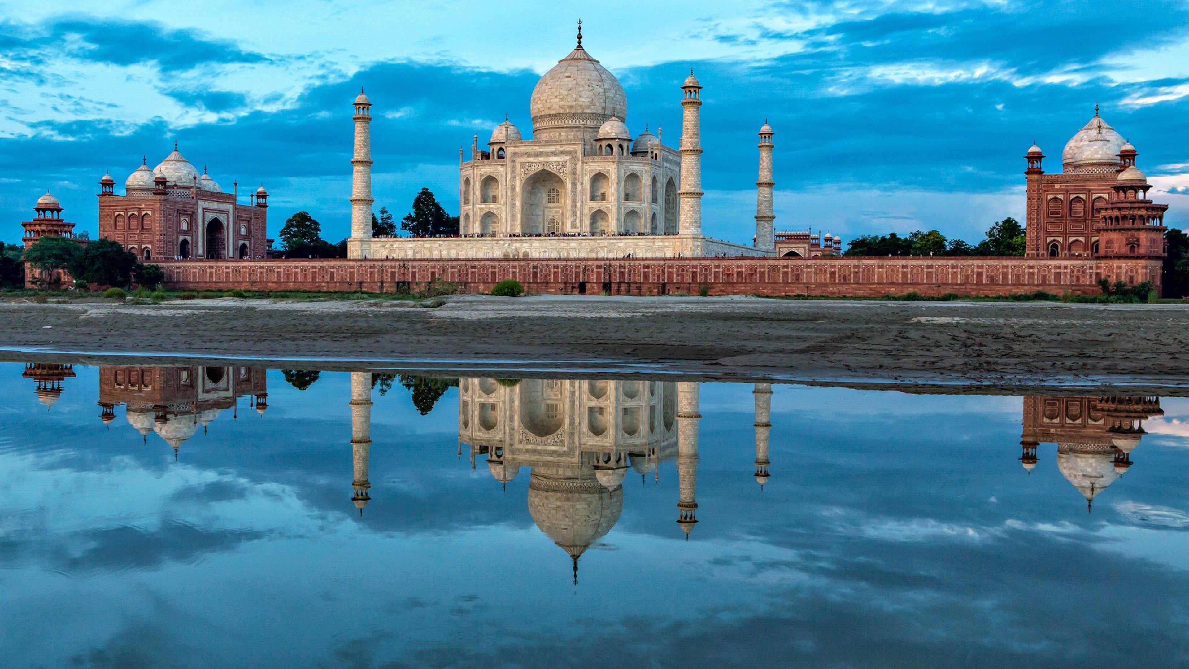 3840x2160 Taj Mahal Mausoleum on the south bank of the Yamuna River in the Indian city of Agra in India HD wallpaper 3840x2160 :