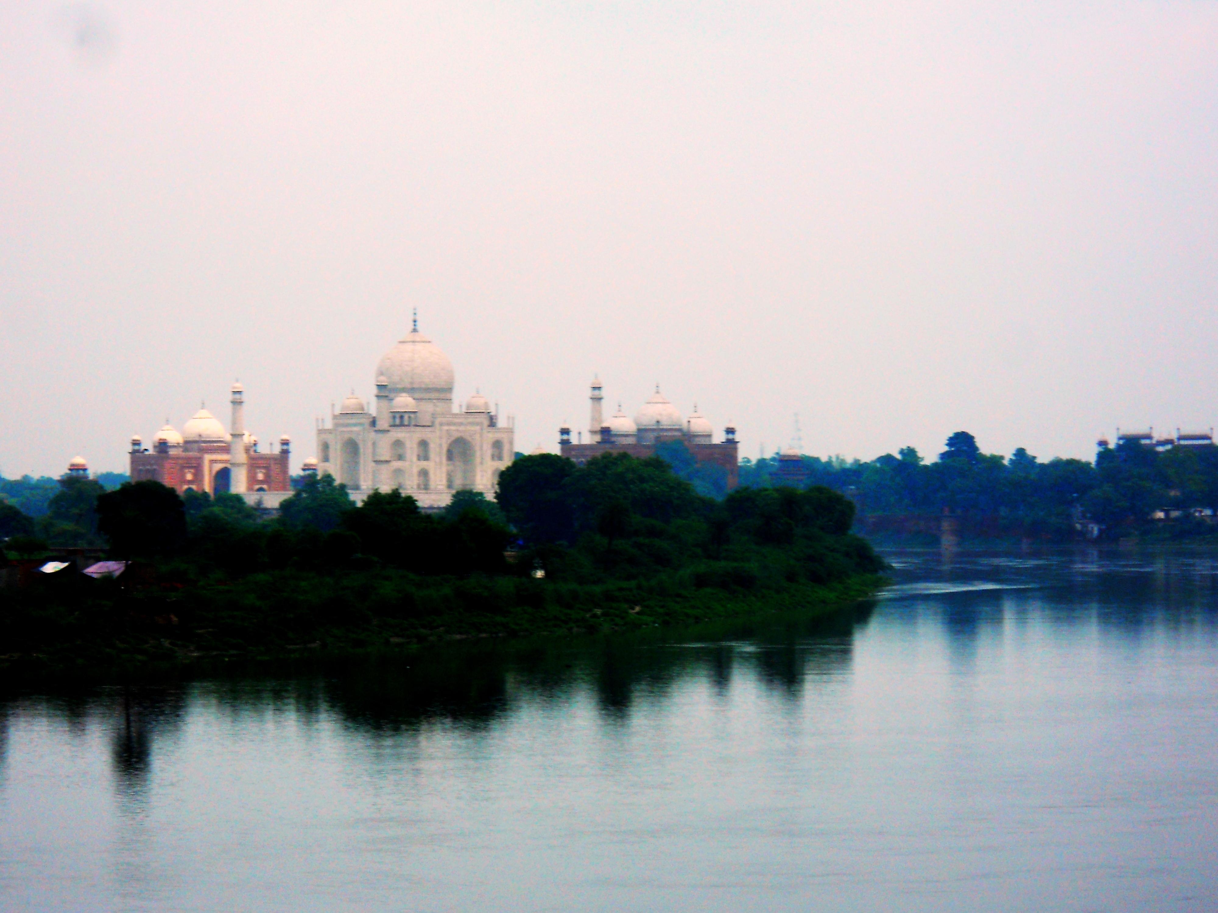 4000x3000 Taj Mahal by the Yamuna River