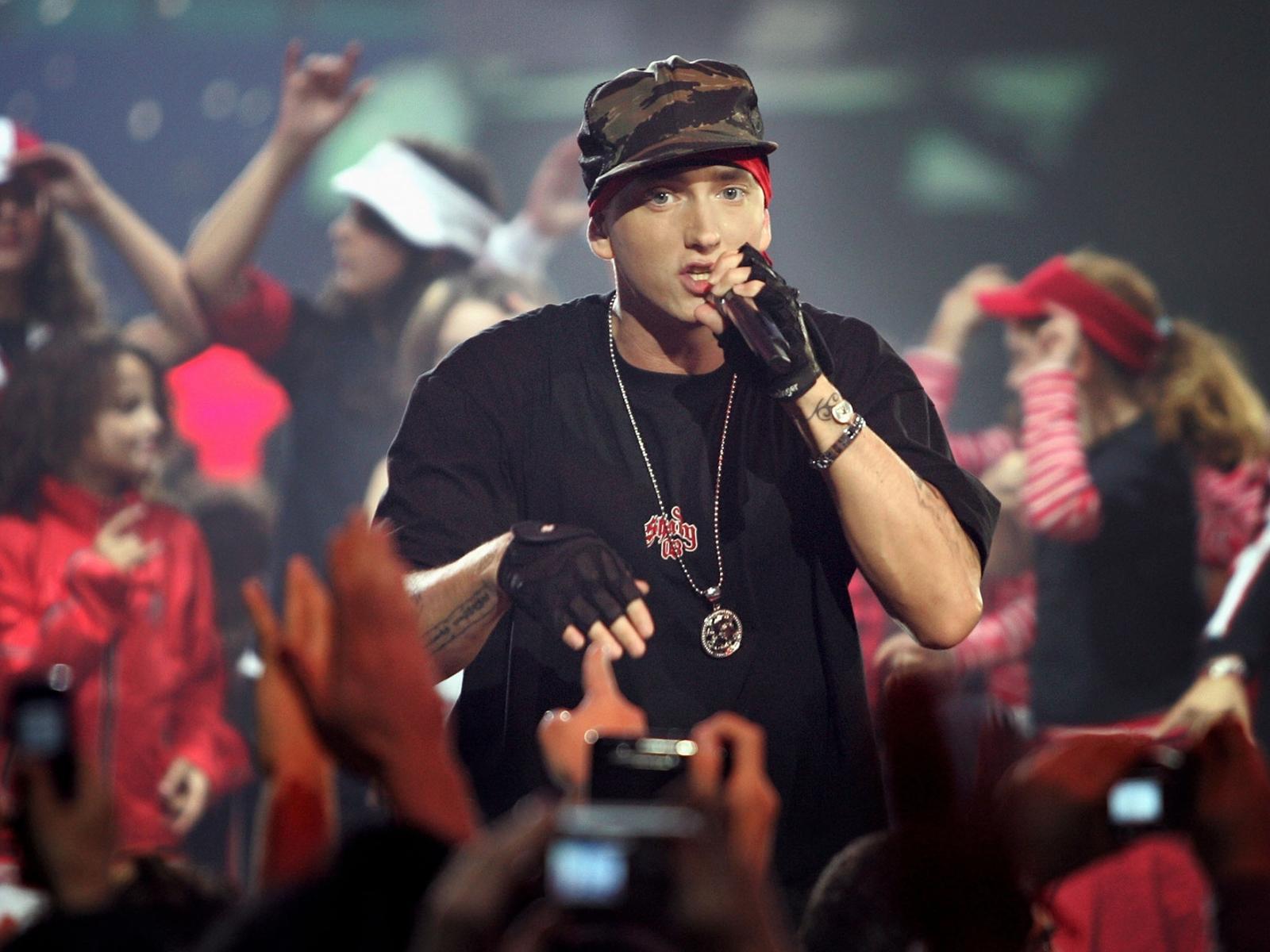 1600x1200 Eminem an American rapper