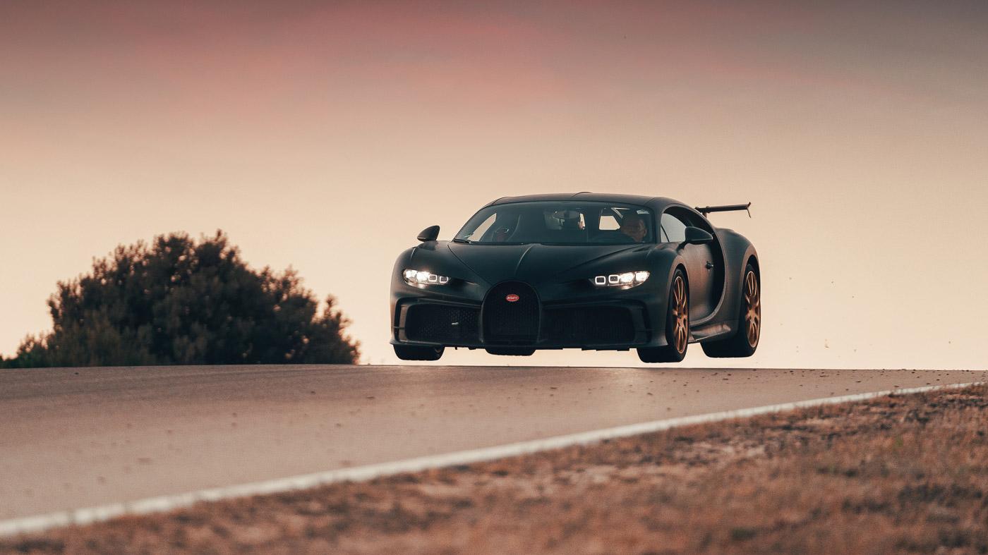 1400x787 Here's your new wallpaper featuring the Bugatti Chiron Pur Sport getting some air