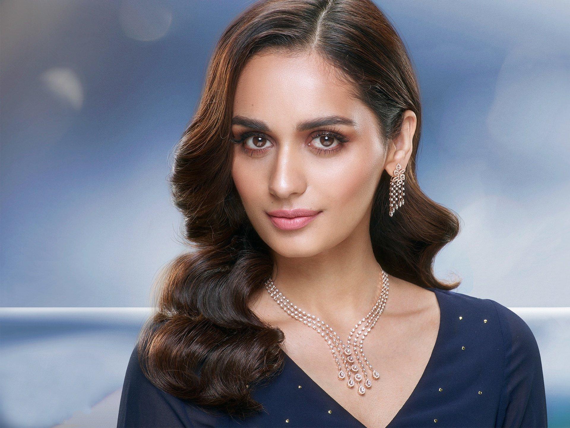 1920x1440 Manushi Chhillar HD Wallpaper