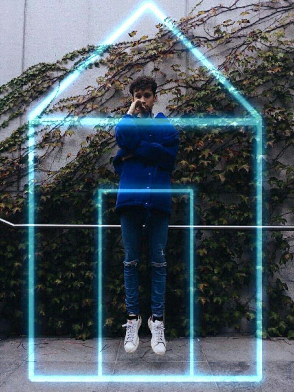 960x1280 Troye Sivan Wallpaper