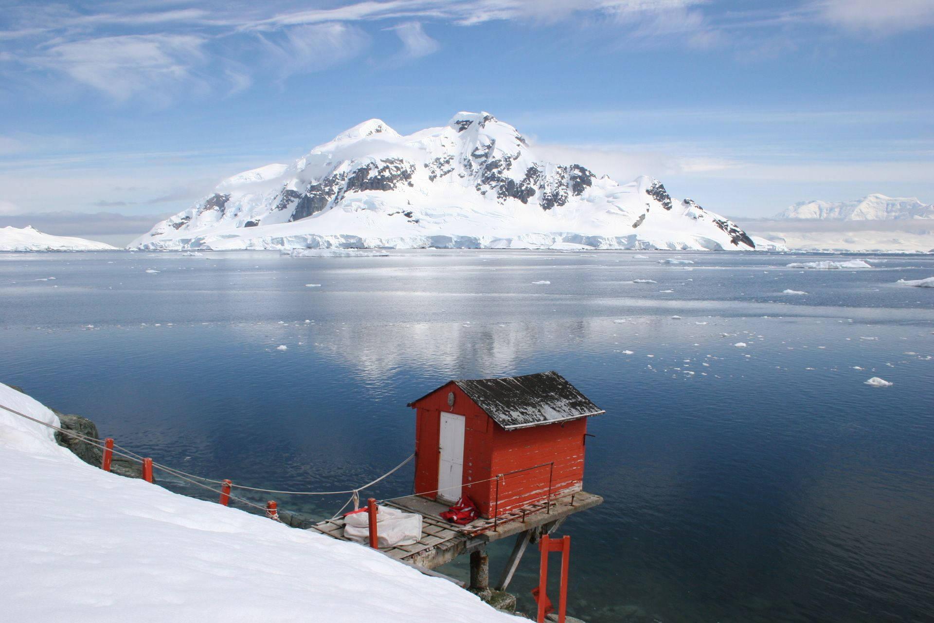 1920x1280 Download Antarctica Small Red Cabin Wallpaper