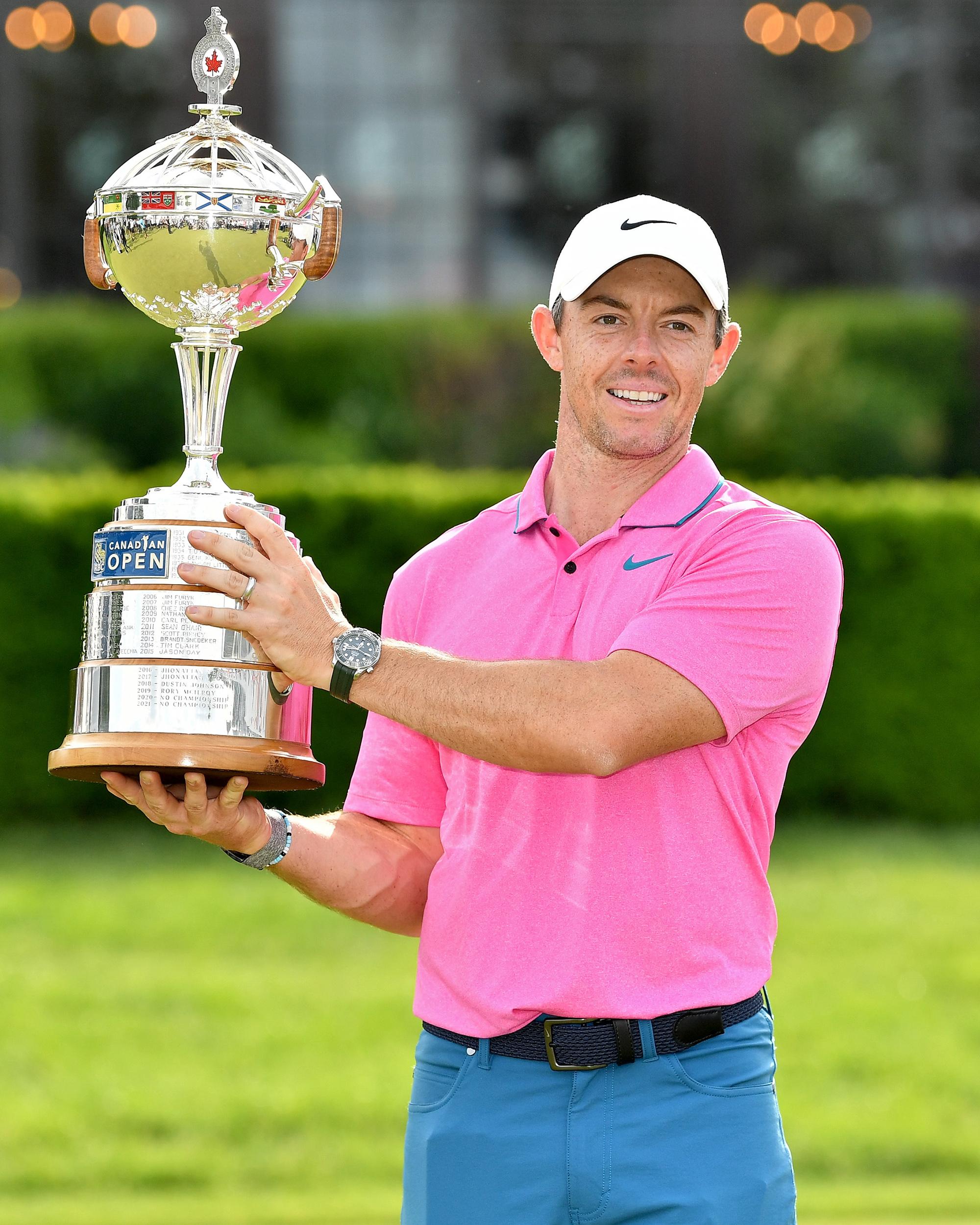 2000x2500 Rory McIlroy roasted over US Open '90's wallpaper' shirt