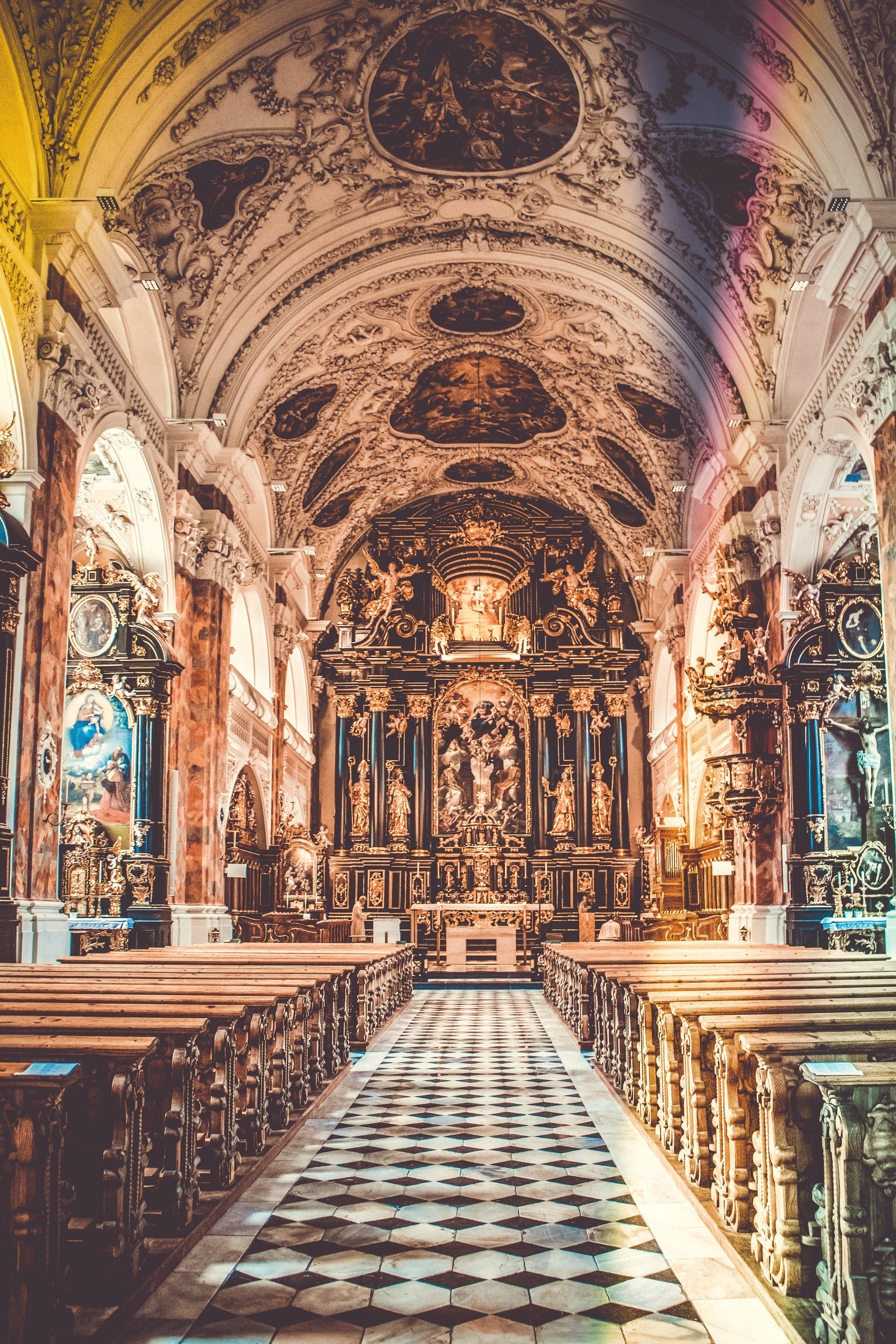 4000x6000 Brown and White Church Interior · Free