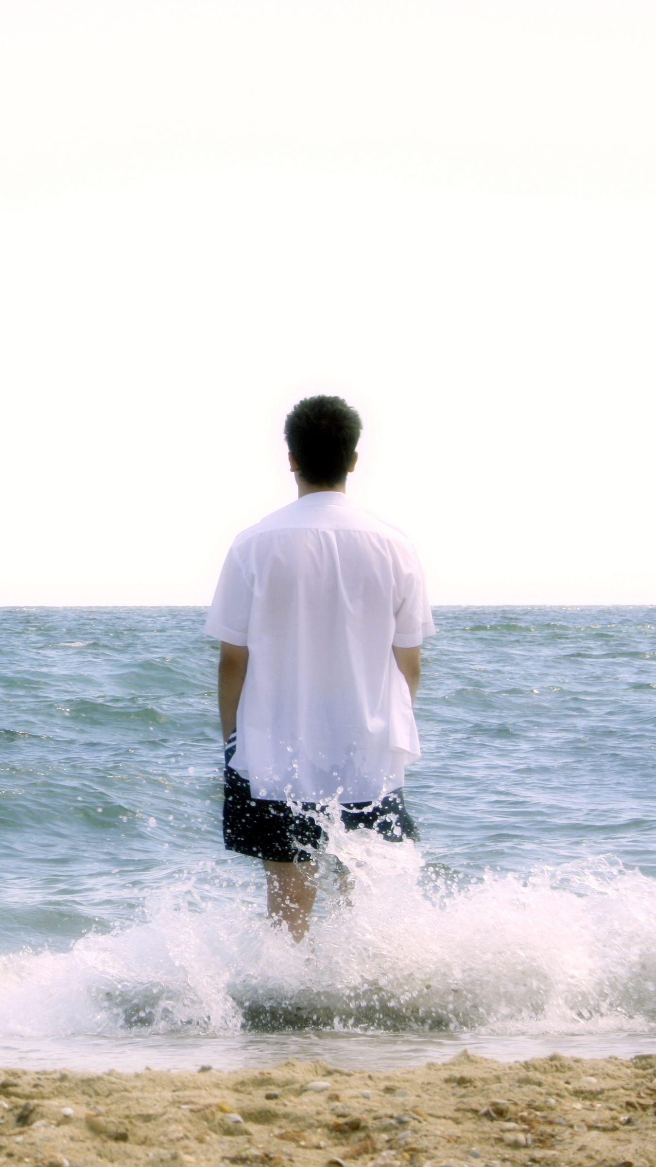 1350x2400 Download wallpaper 1350x2400 boy, beach, sea, foam, harmony, meditation iphone 8+/7+/6s+/for parallax HD background