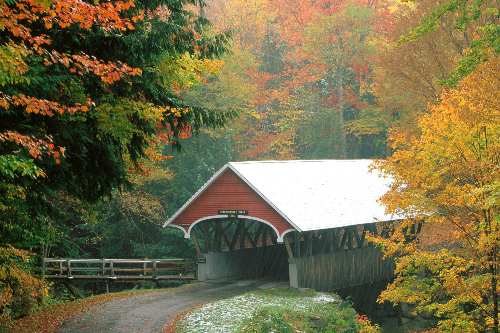 1999x1333 Covered Bridge in Autumn