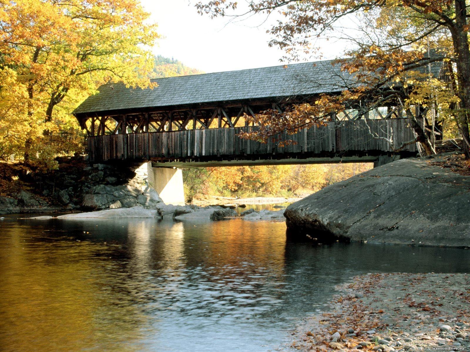 1600x1200 Autumn Covered Bridge Wallpaper