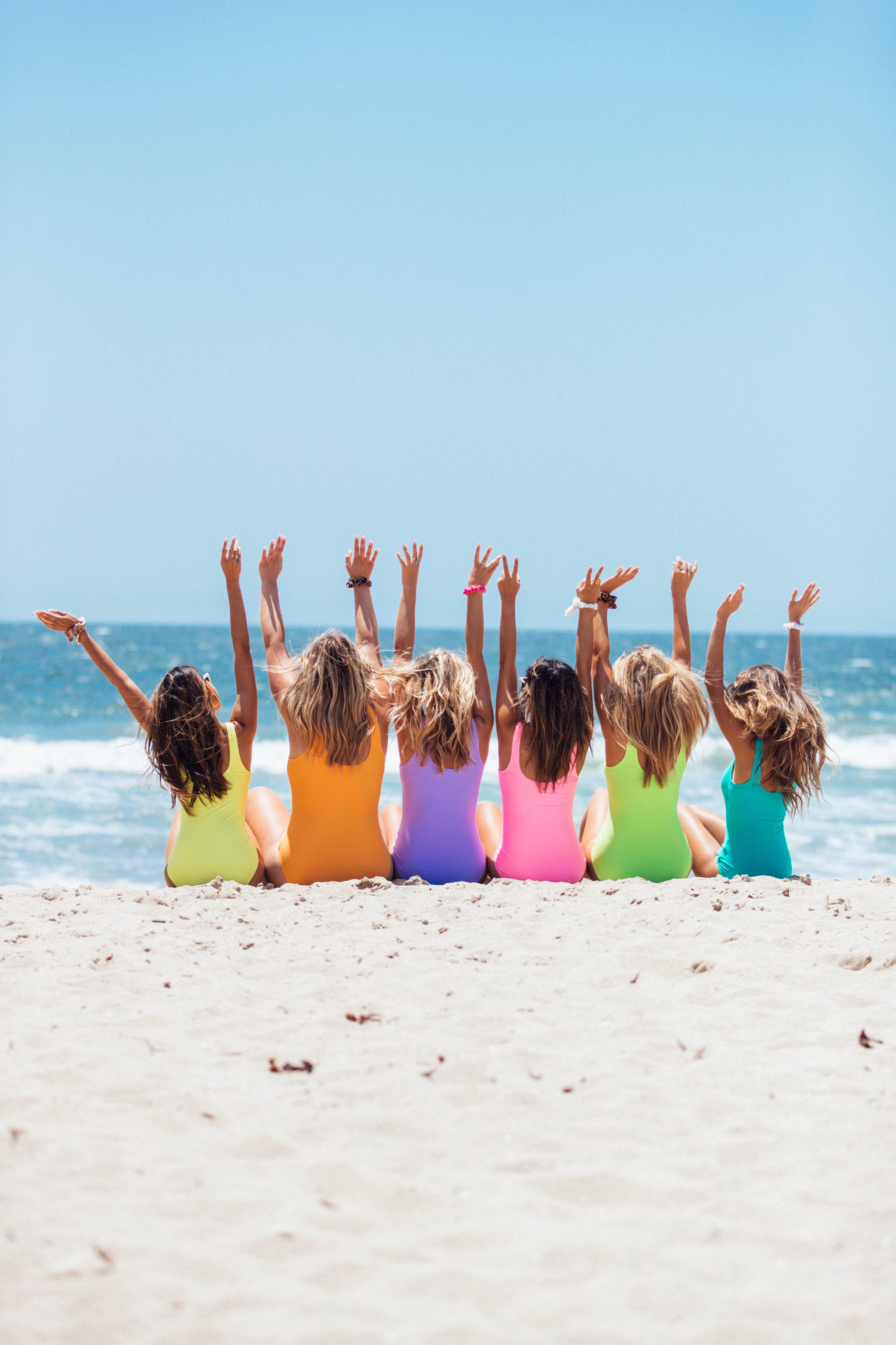 3648x5472 Download Summer iPhone Girl Friends Wallpaper