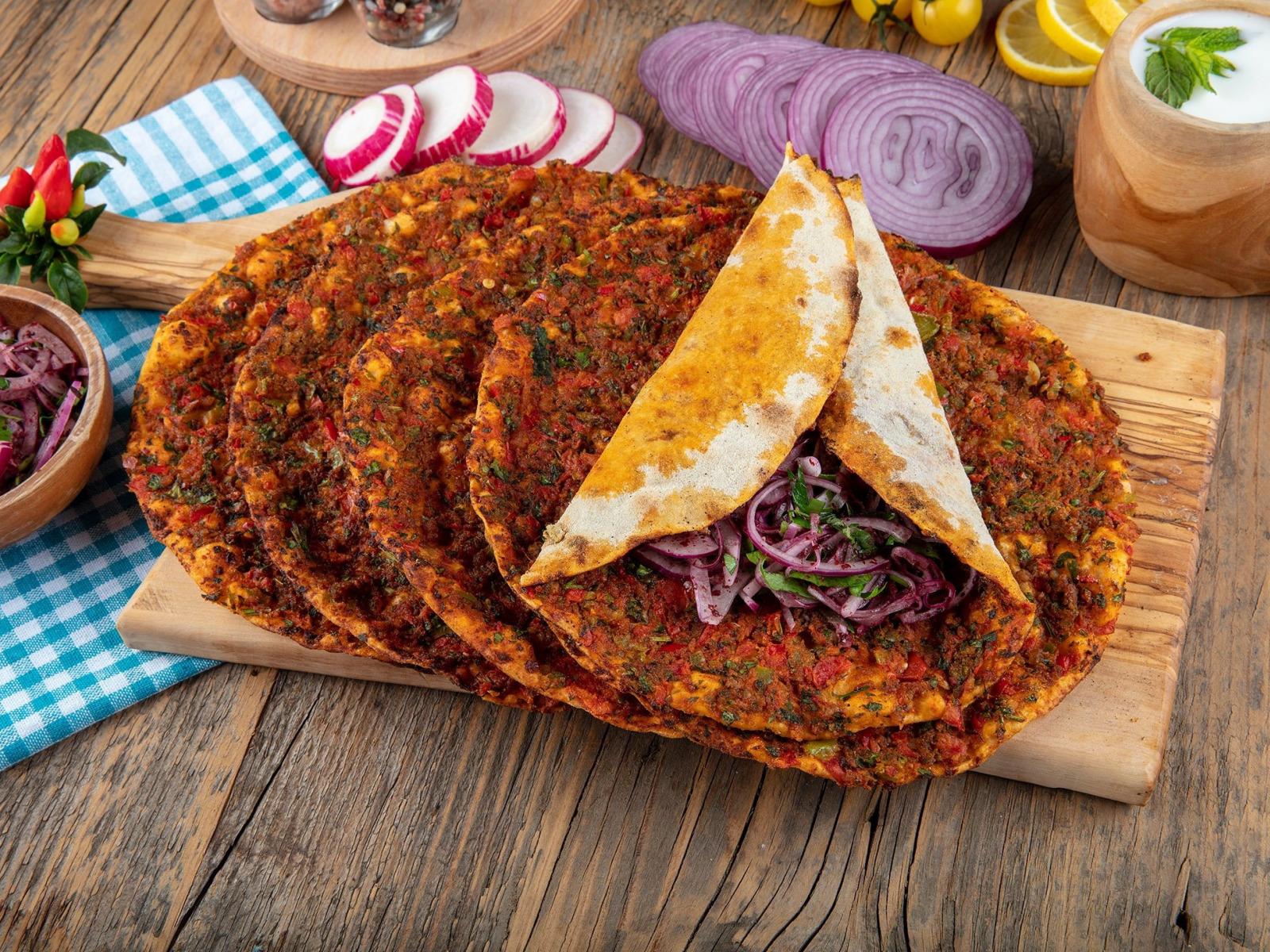 1600x1200 Download wallpaper Onion, Turkish Cuisine, Ayran, Lahmacun, section food in resolution 1600x1200