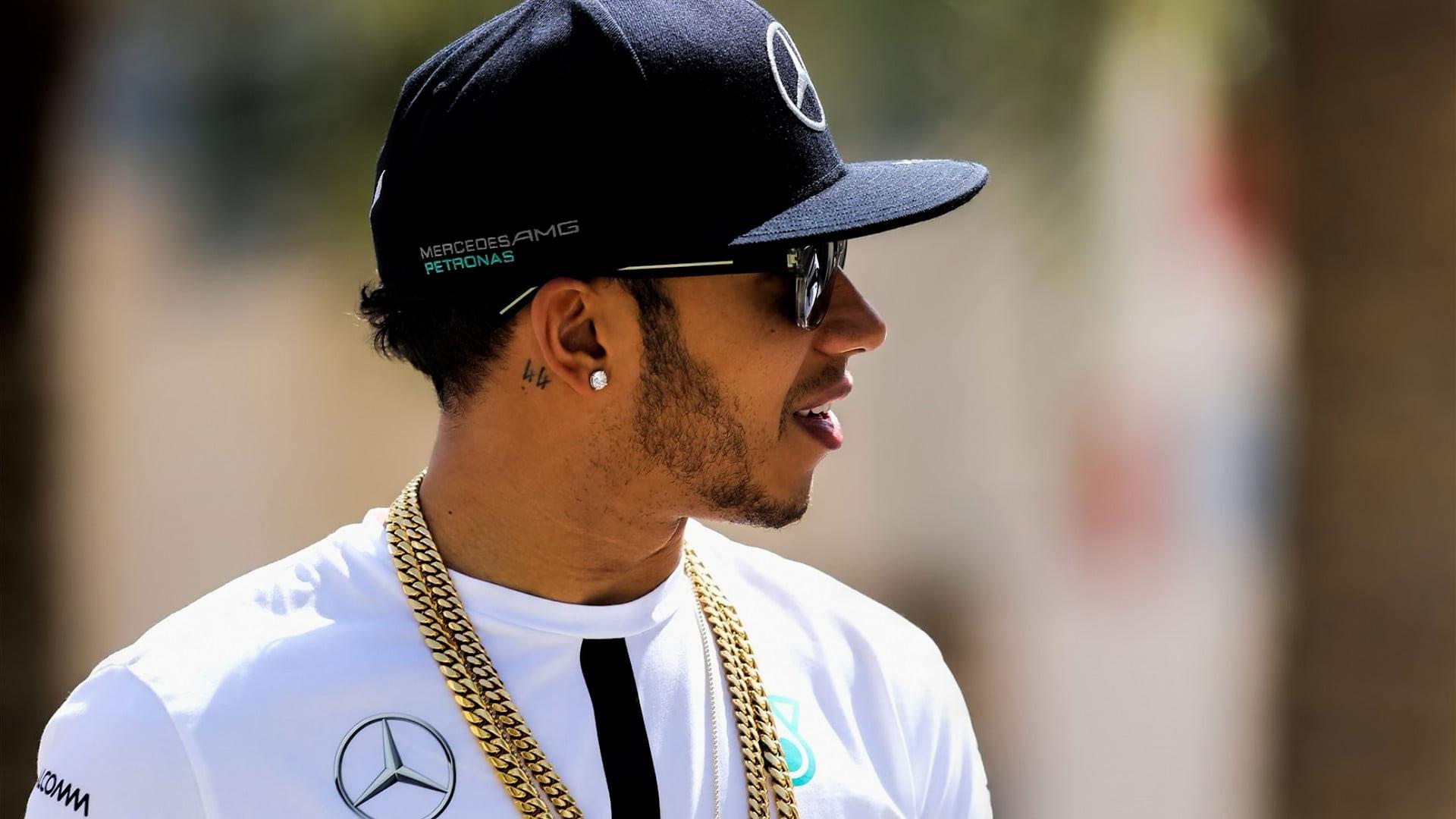1920x1080 Wallpaper Men's White Top, Lewis Hamilton, Mercedes F1