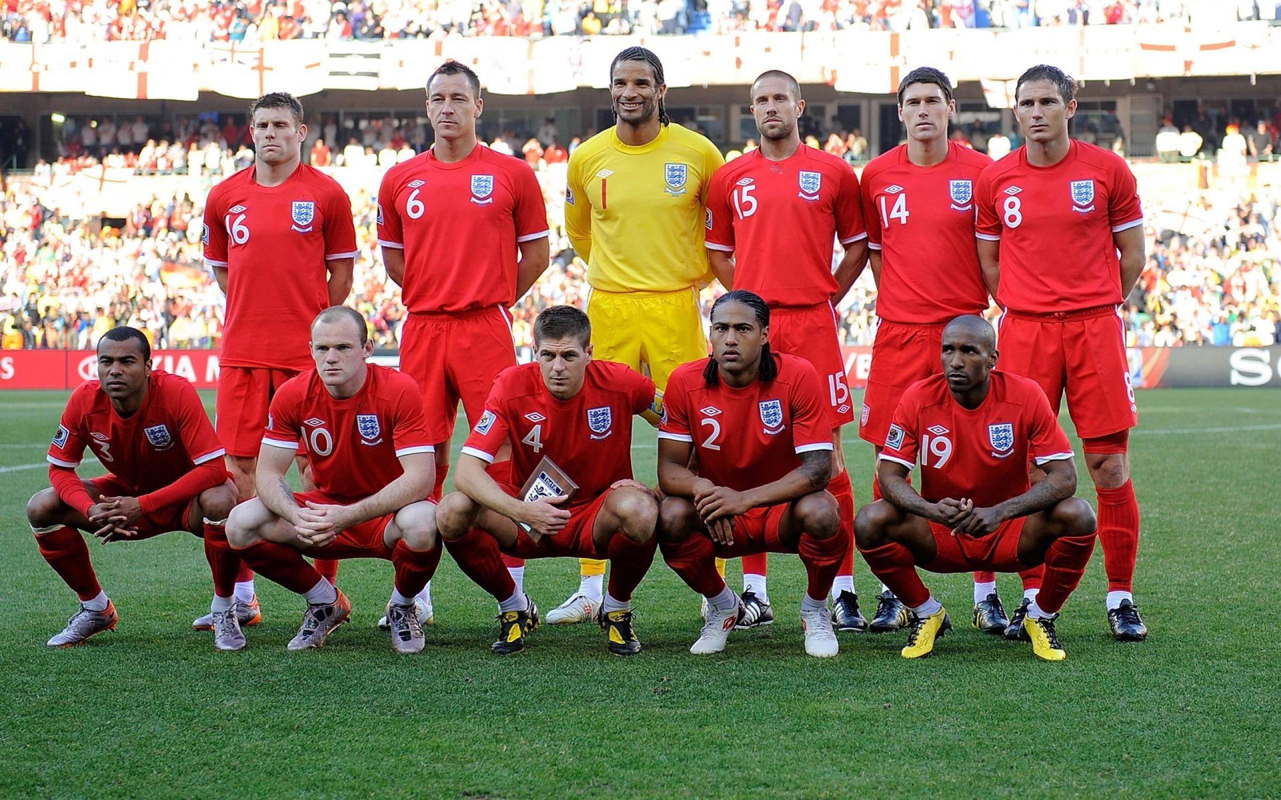 2560x1600 Download England National Football Team On Stadium Wallpaper