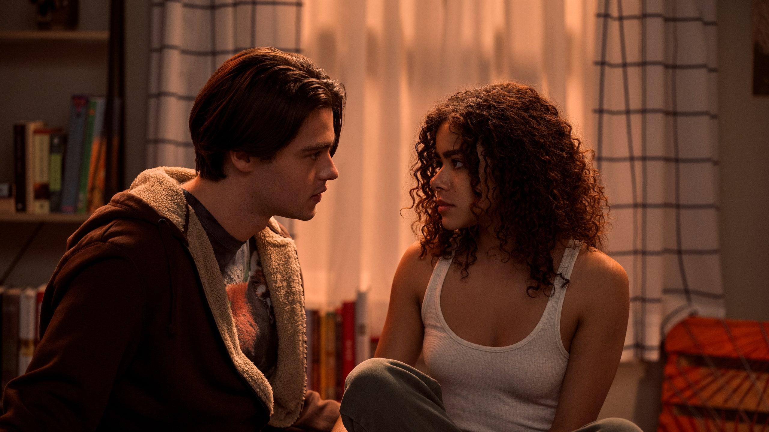 2560x1440 Ginny & Georgia” Season 2's Strength Lies in Its Portrayal of Mental Health