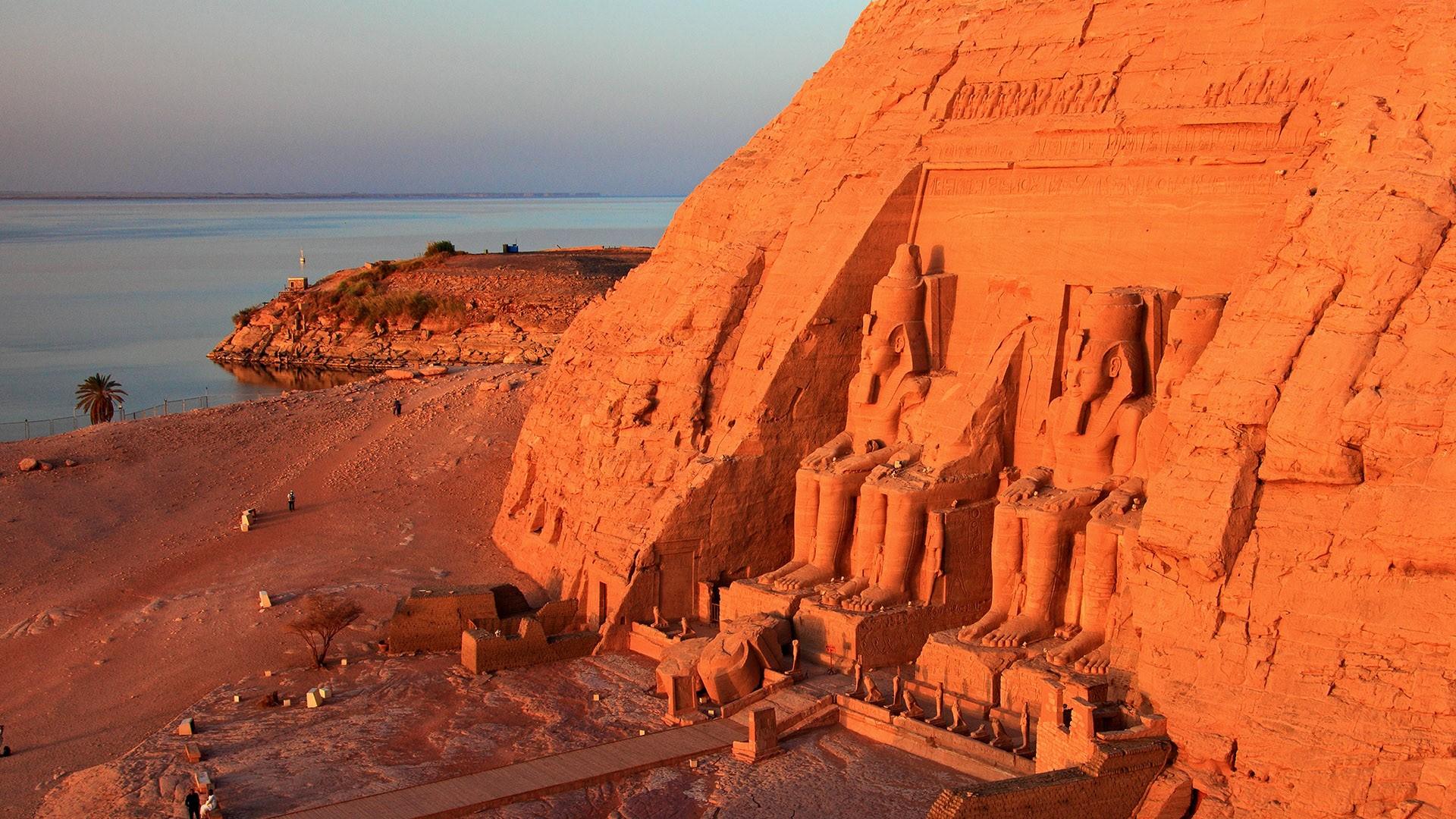 1920x1080 Great Temple of Abu Simbel with Lake Nasser in early morning light, Aswan, Nubia, Egypt. Windows 10 Spotlight Image
