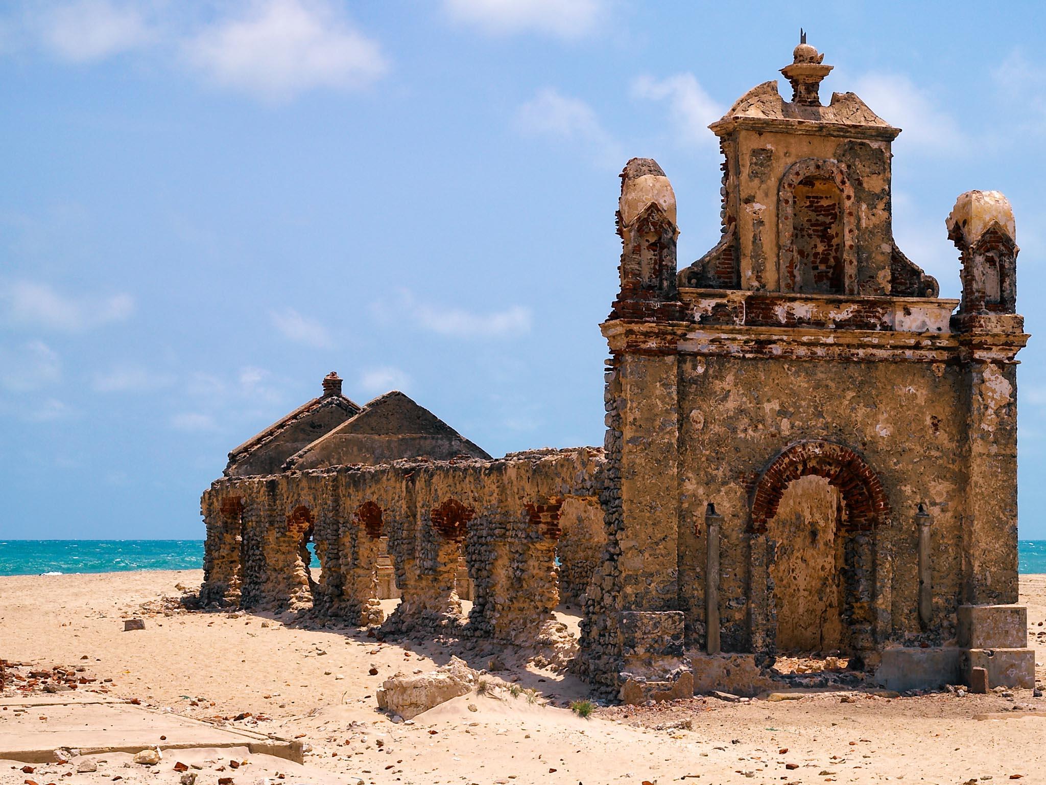 2048x1536 An old church ruined by the 1964 cyclone, Dhanushkodi, Tamil Nadu, India