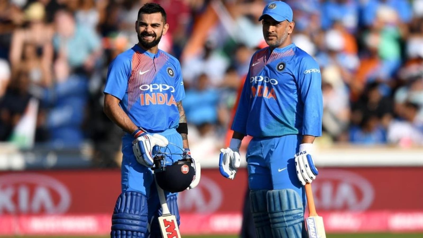 1600x900 MS Dhoni and Virat Kohli Wallpaper
