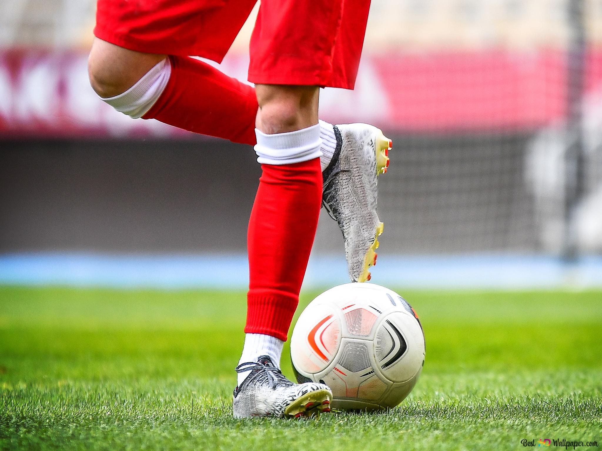 2048x1536 Football / Soccer player handling the ball 2K wallpaper download