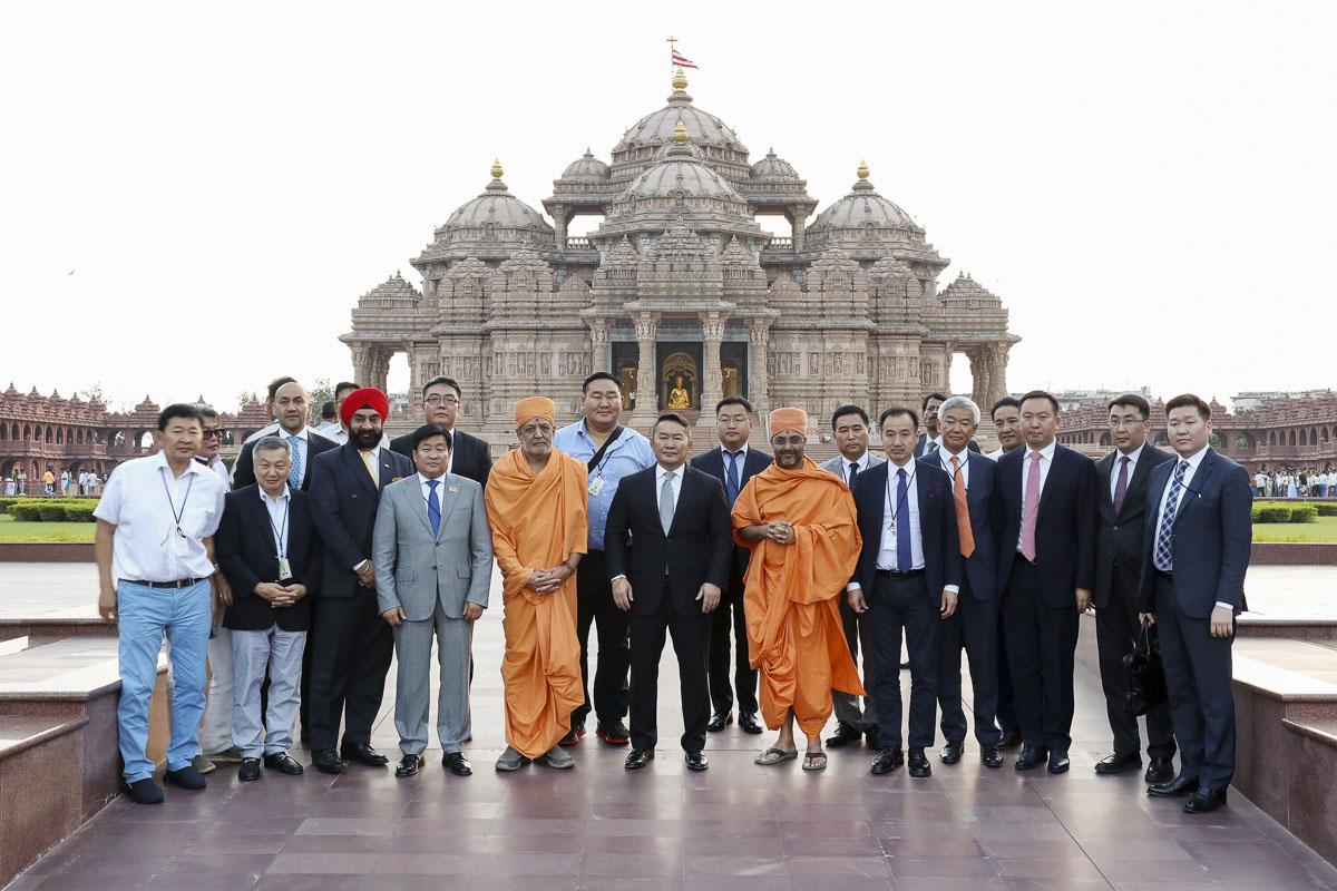 1200x800 President of Mongolia, Visits Swaminarayan Akshardham, Delhi, India