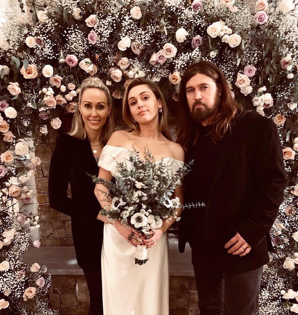 1018x1077 Inside Miley Cyrus, Liam Hemsworth's Secret Wedding