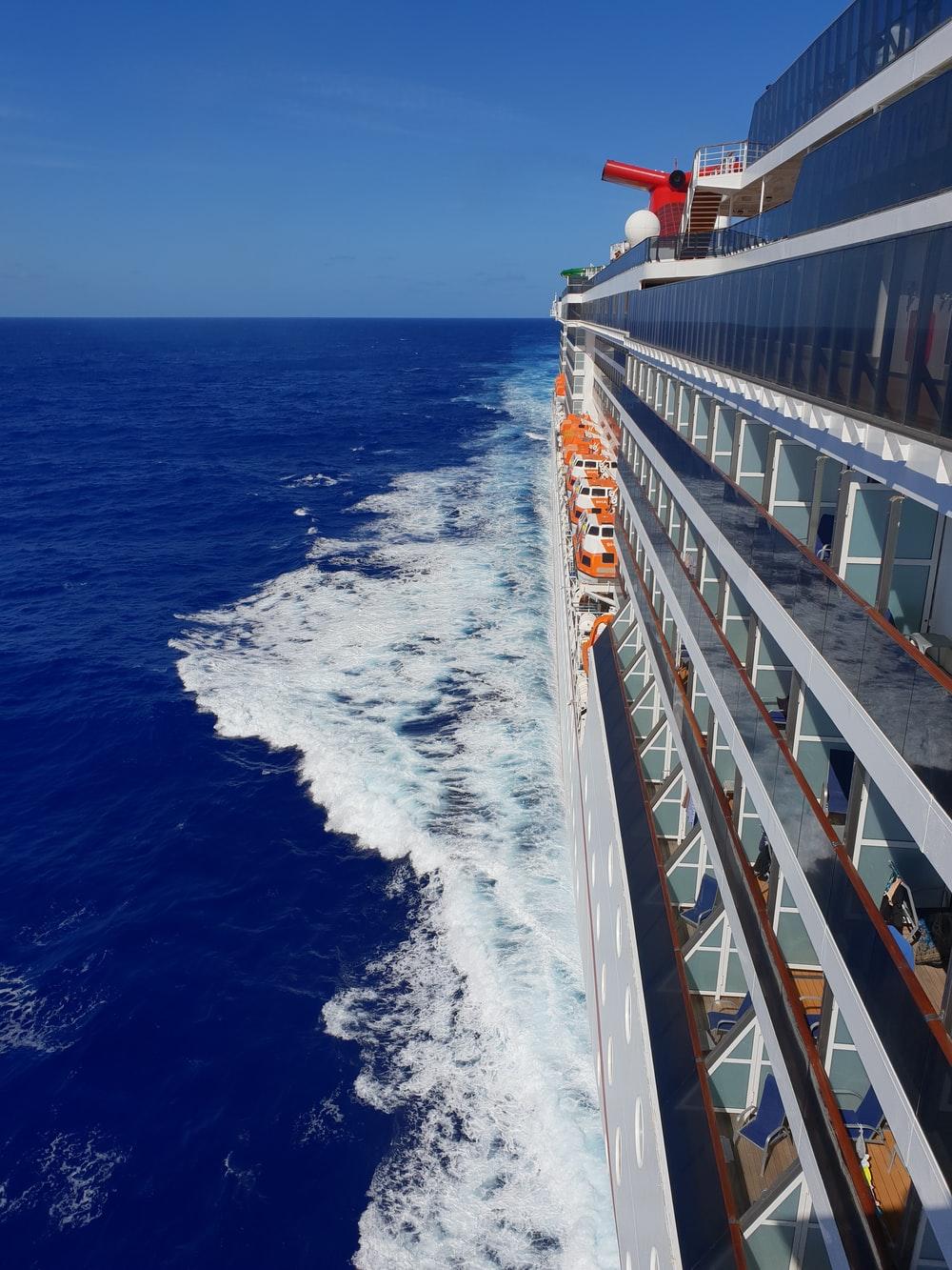 1000x1333 Cruise Ship Phone Wallpaper