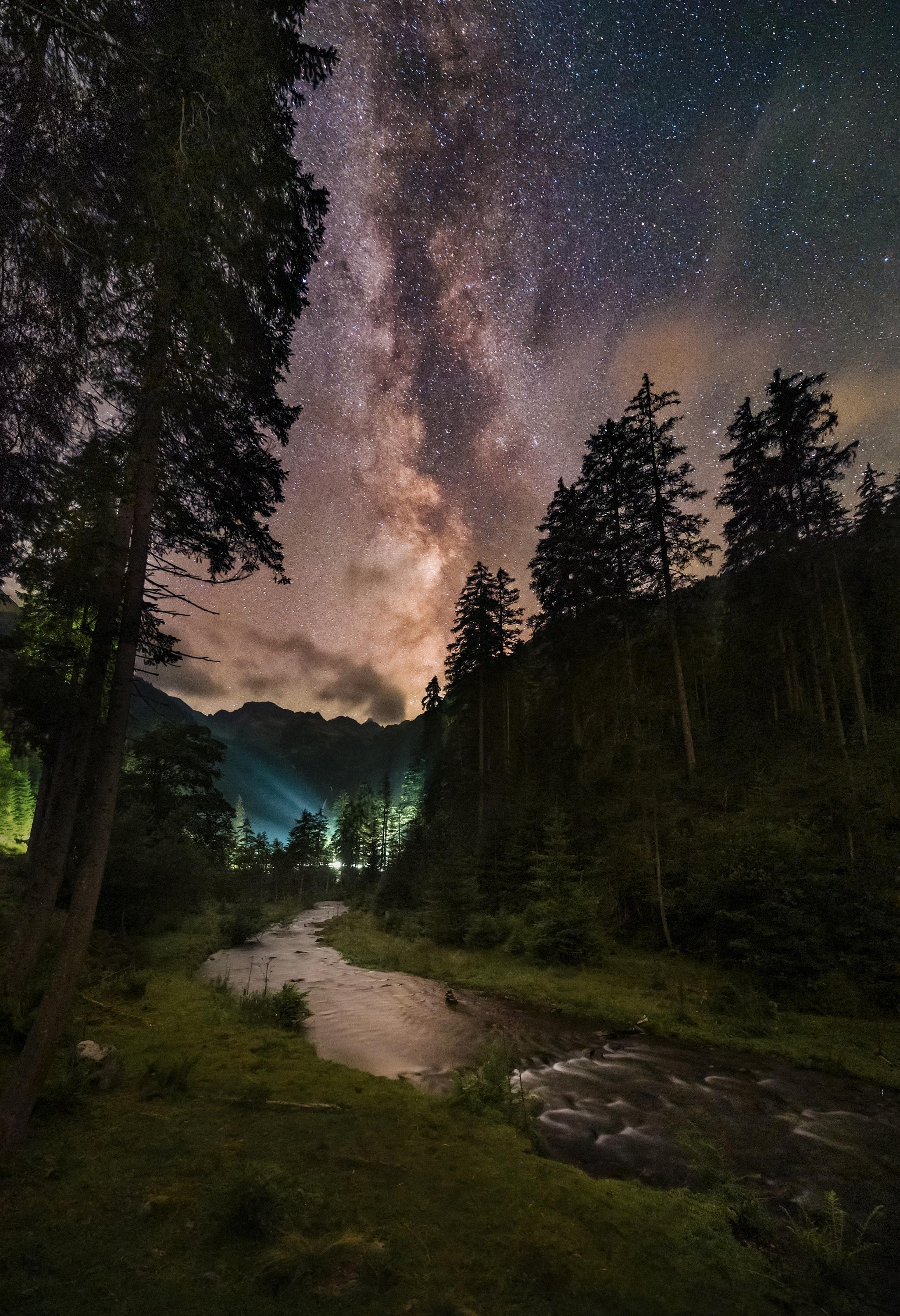 2052x3000 Astrophotography Milky Way galaxy wallpaper for iPhone