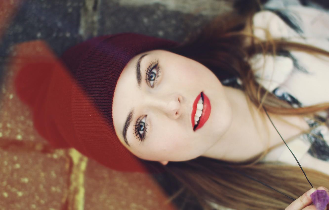 1332x850 Wallpaper eyes, look, girl, face, eyelashes, background, widescreen, Wallpaper, mood, hat, blur, teeth, makeup, lipstick, lips, wallpaper image for desktop, section настроения