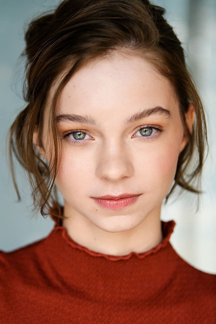 757x1135 Emma Myers Image