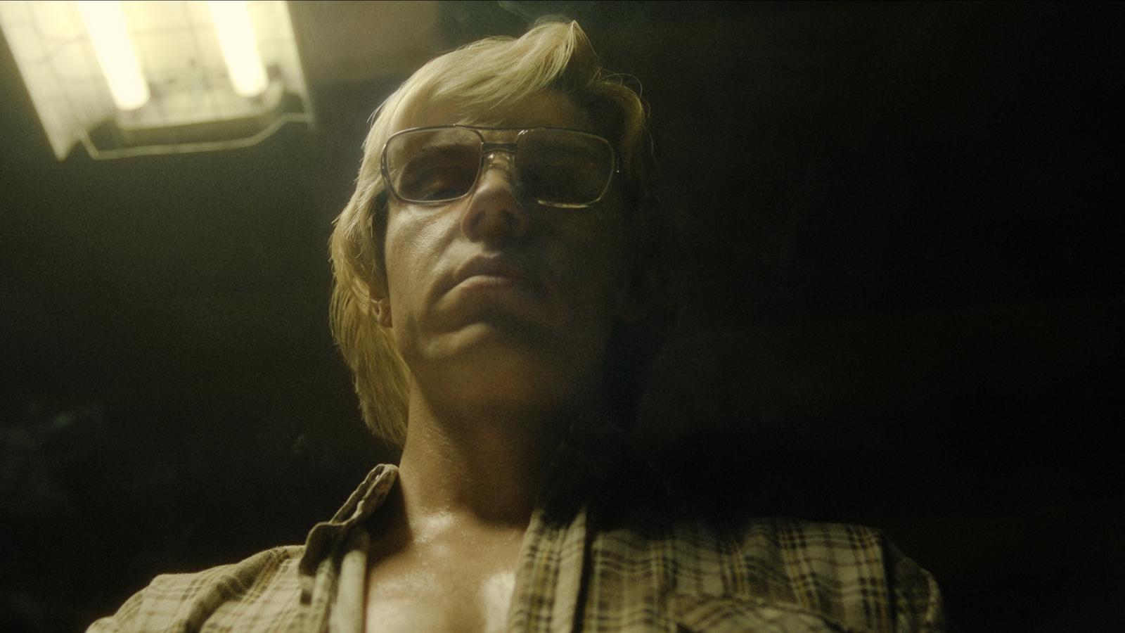 1600x900 Evan Peters Becomes Jeffrey Dahmer in First for Netflix Series
