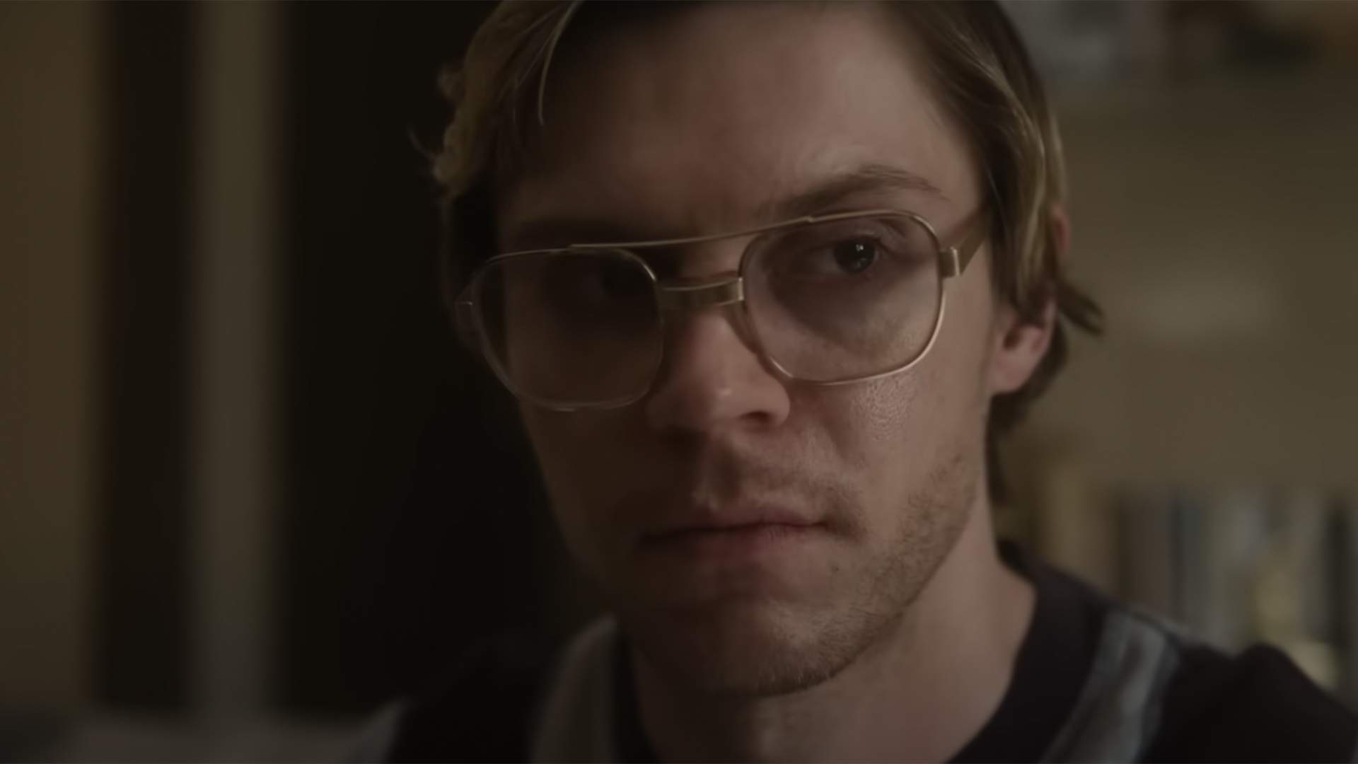 1920x1080 Evan Peters Transforms Into Jeffrey Dahmer in the Unsettling for Netflix Miniseries 'Monster'