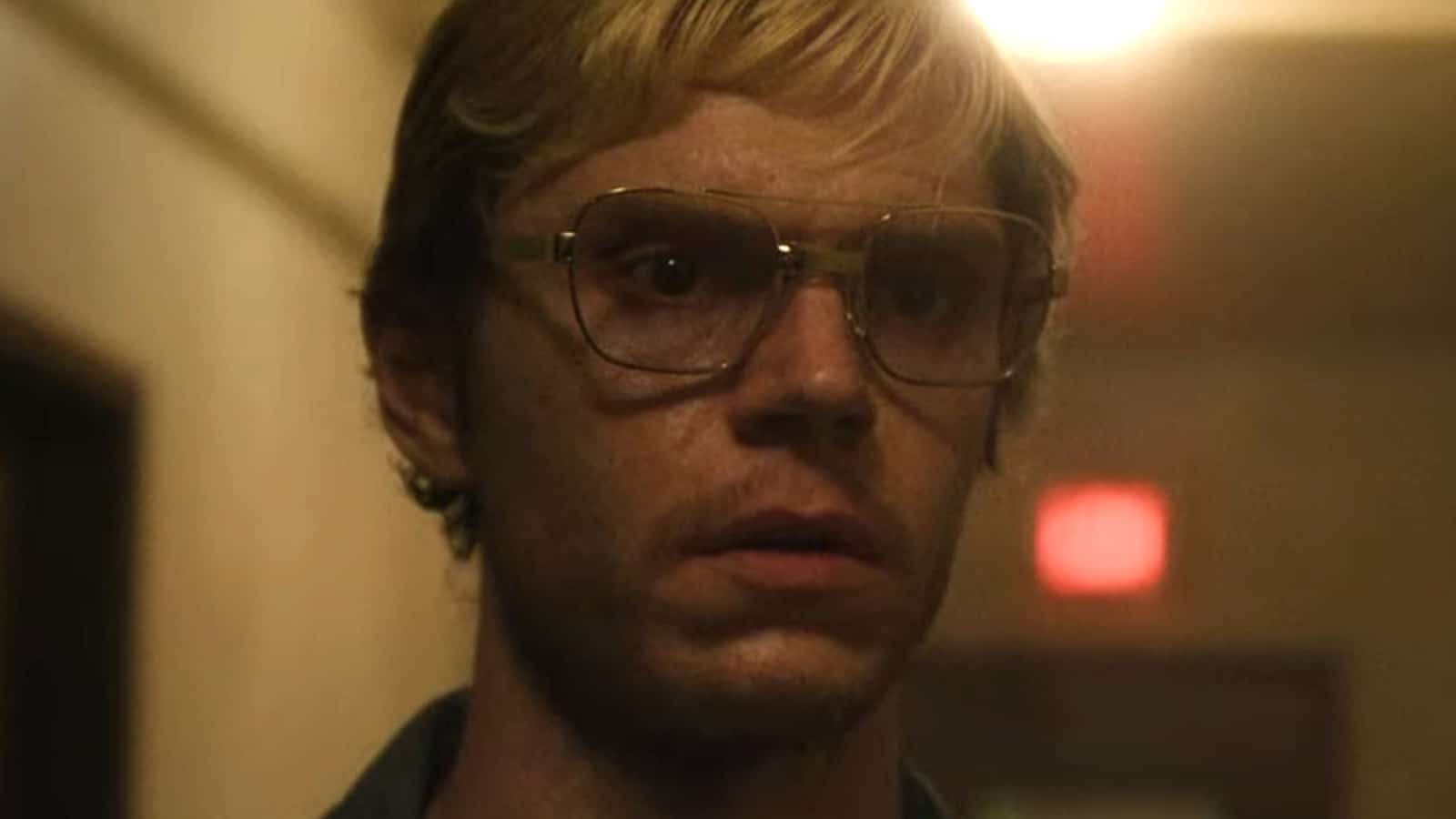 1600x900 Evan Peters Won't Be The Same After Playing Murderer Jeffrey Dahmer
