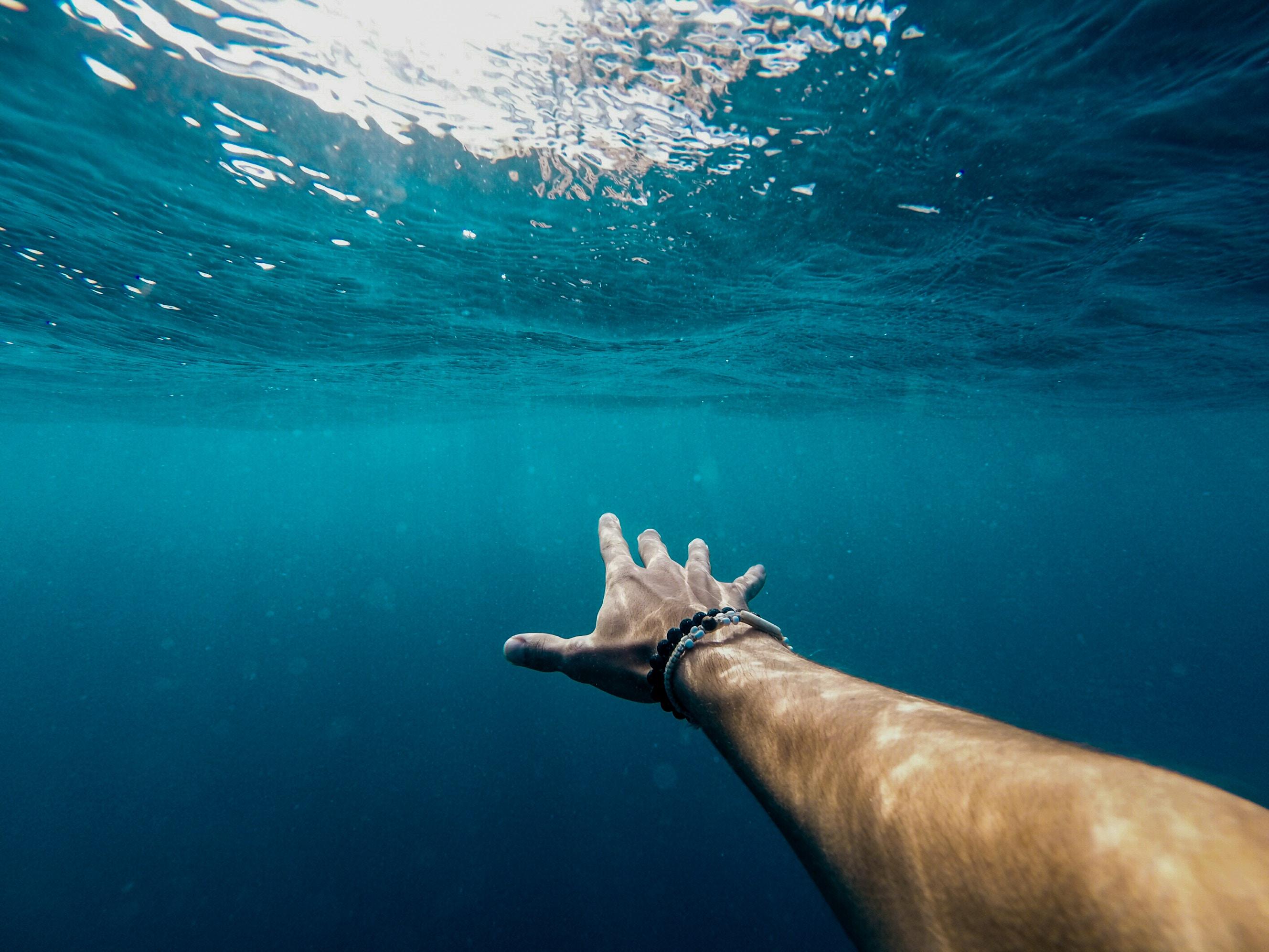 2657x1993 2657x1993 sea, hand, wafe, blue, wave, PNG image, summer, sunlight, ocean, underwater, under, arm, water, gopro, bubble Gallery HD Wallpaper