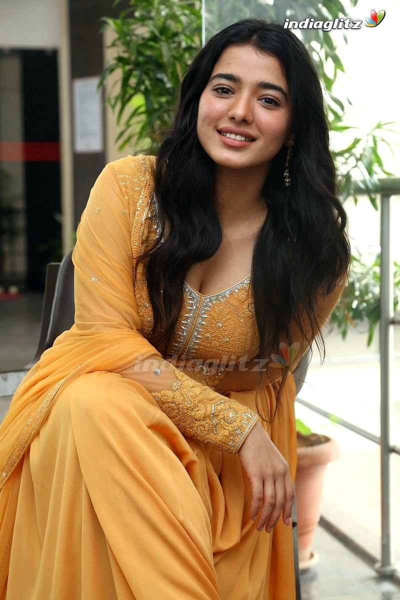 800x1200 Ketika Sharma Photo Actress photo, image, gallery, stills and clips