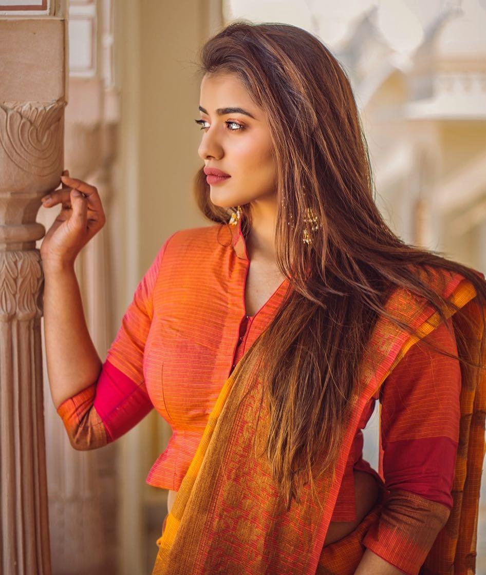 946x1120 Ketika Sharma Photo: Latest Ketika Sharma Image, HD Wallpaper, Picture, Gallery of Actor Ketika Sharma