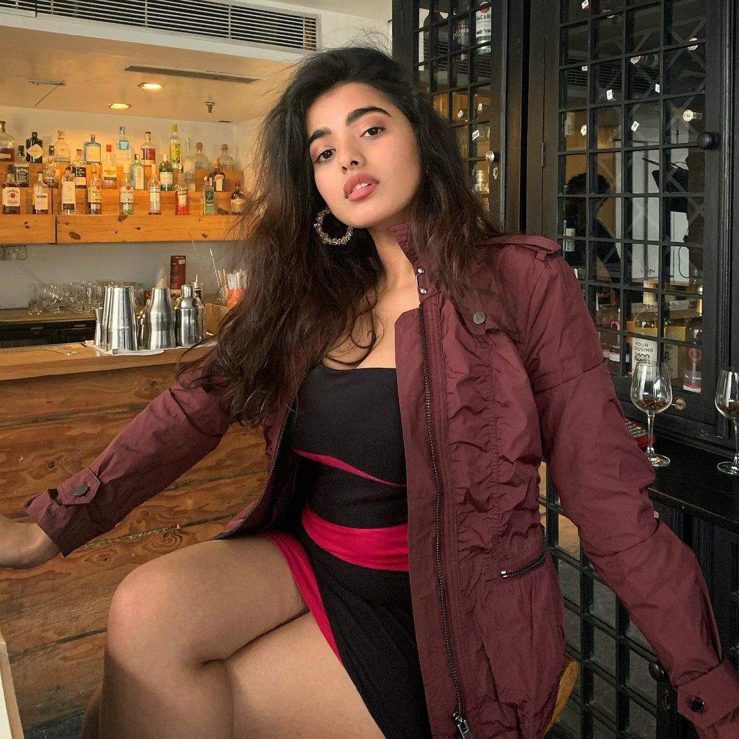 1080x1080 Romantic' actress Ketika Sharma's stunning picture are a rage on the internet