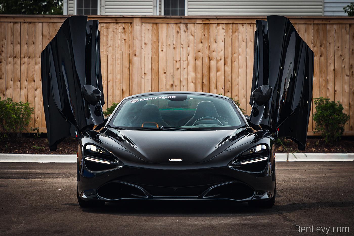 1400x933 Front of Black McLaren 720S