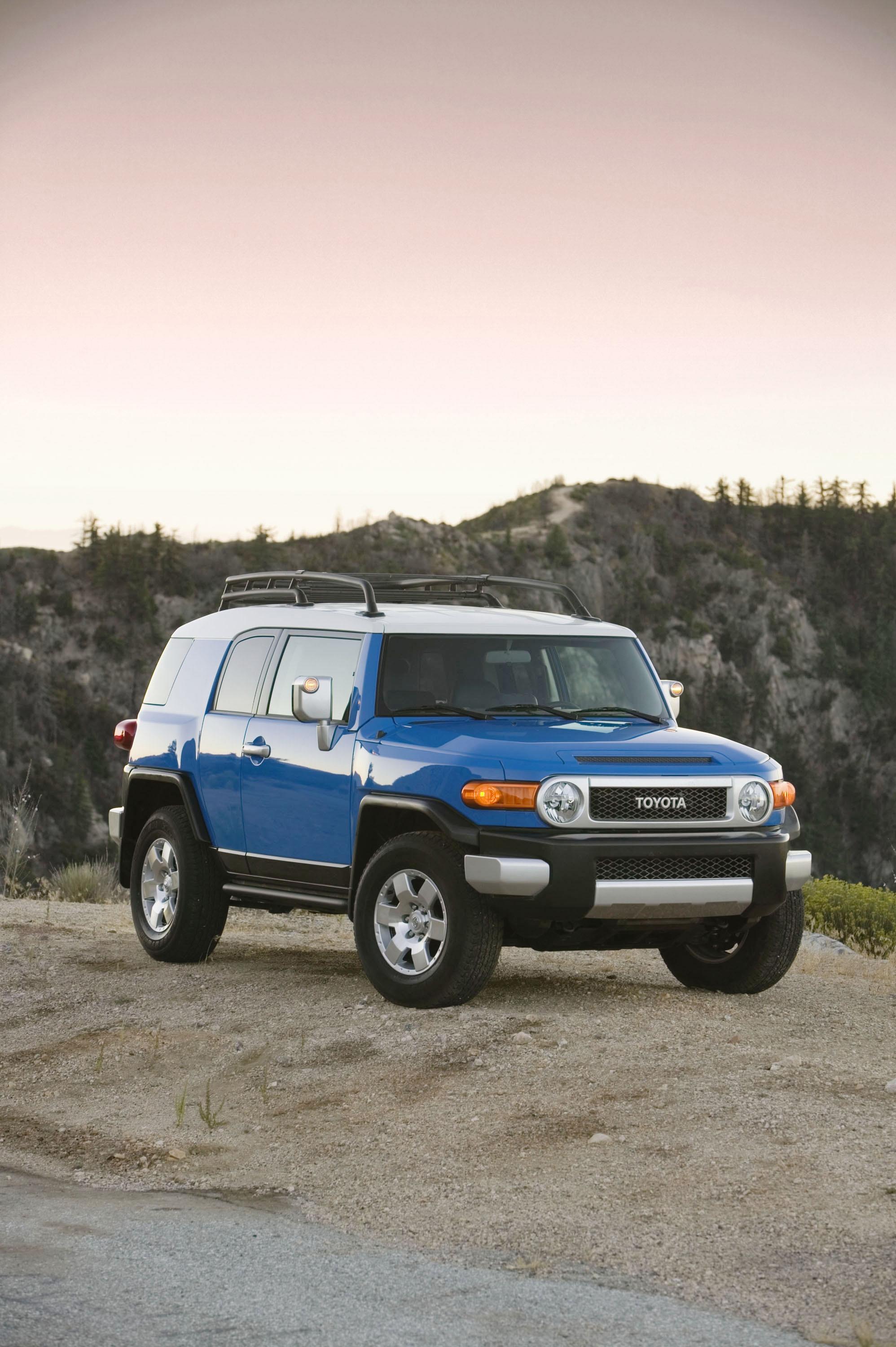 1996x3000 2007 2008 Toyota FJ Cruiser 001 USA Newsroom