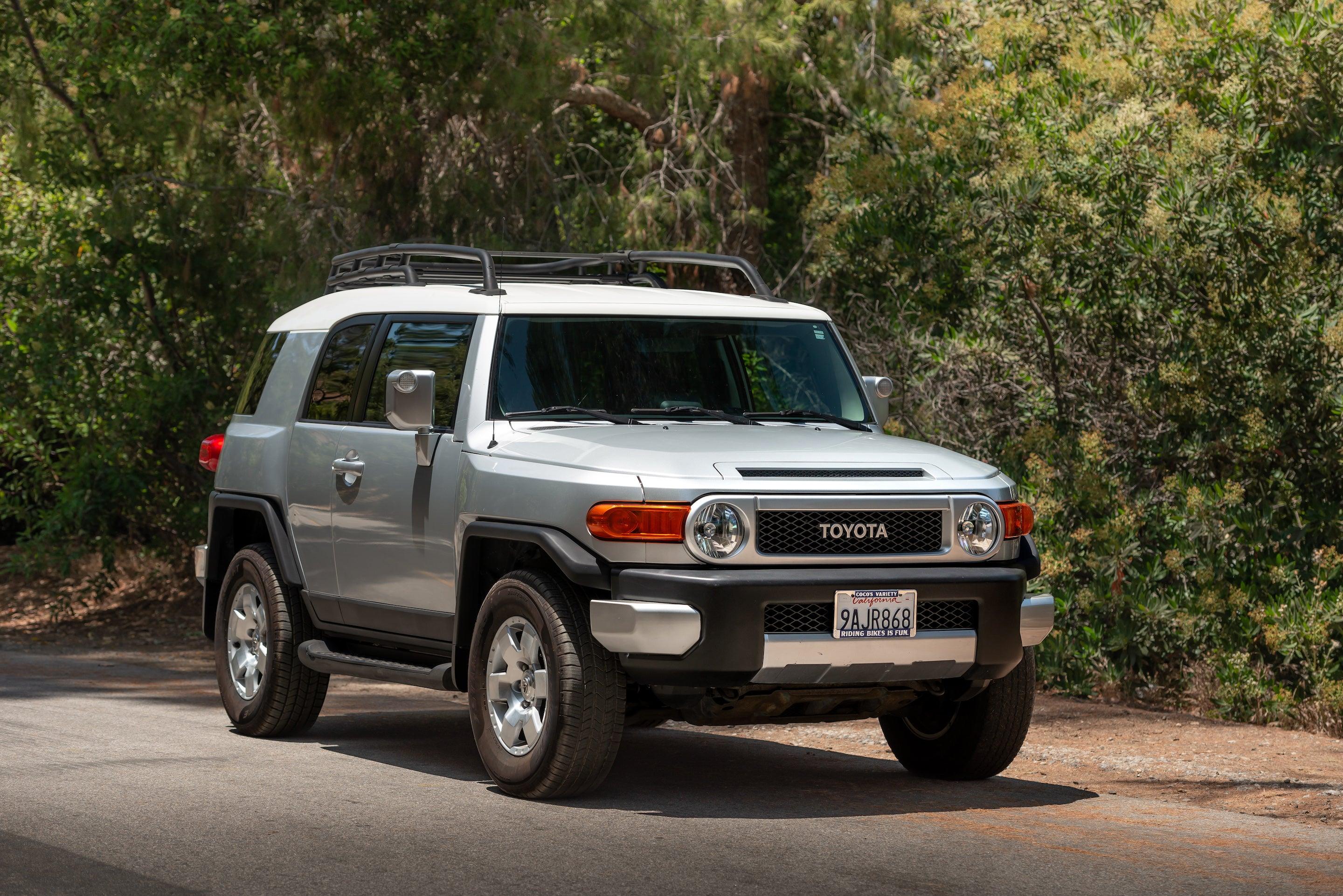 2880x1922 Low Mile Stock 4x4 FJ Cruiser in Los Angeles