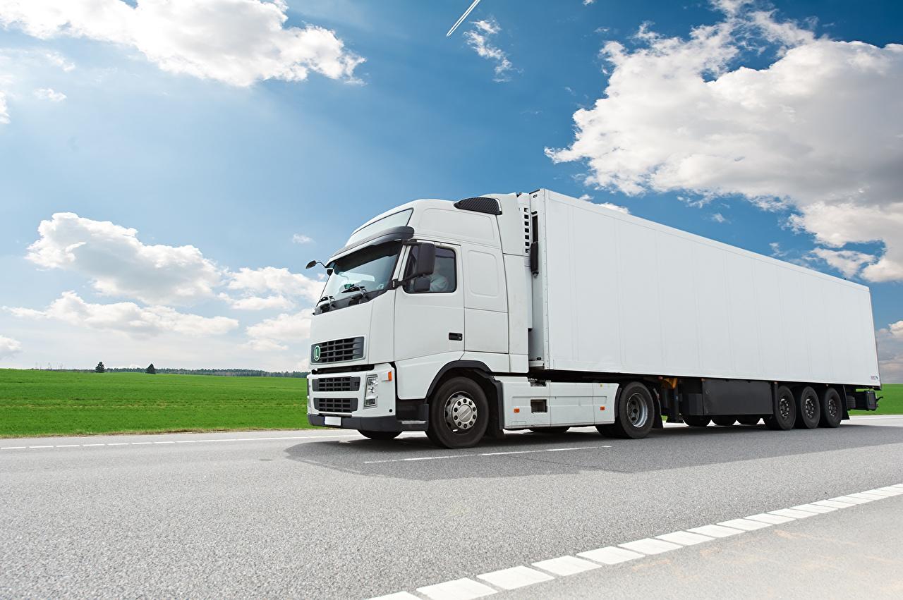 1280x851 White Truck Wallpaper
