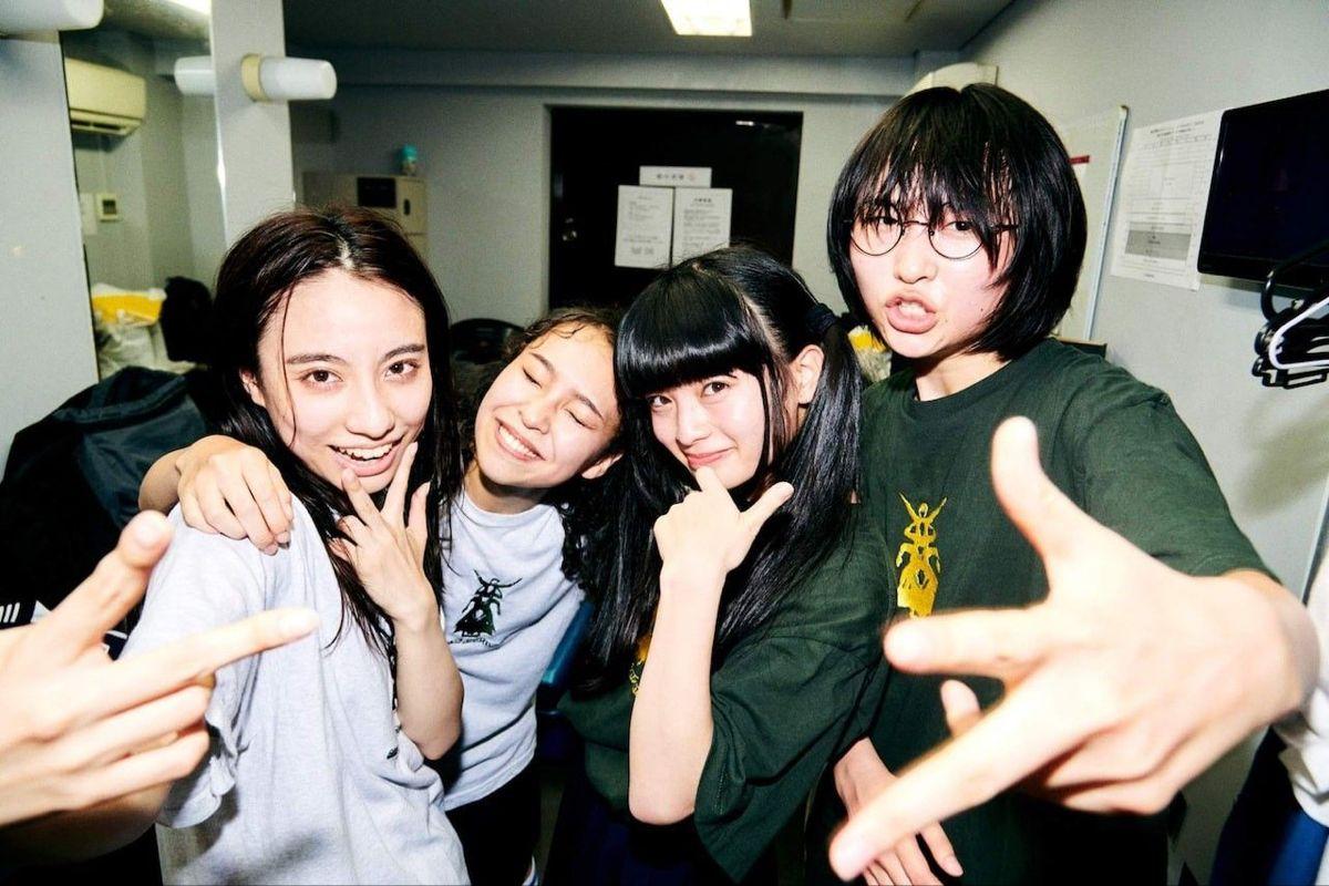 1200x800 atarashii gakko