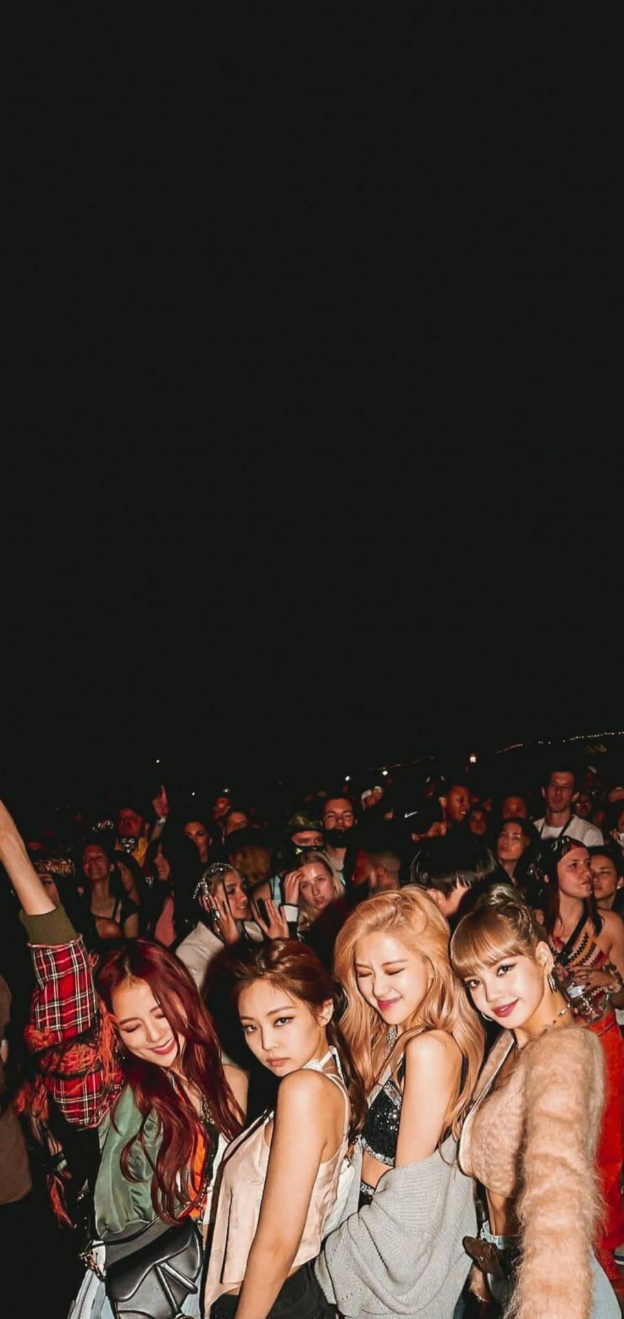 909x1920 Download Blackpink Cute Group Photo Coachella 2019 Wallpaper