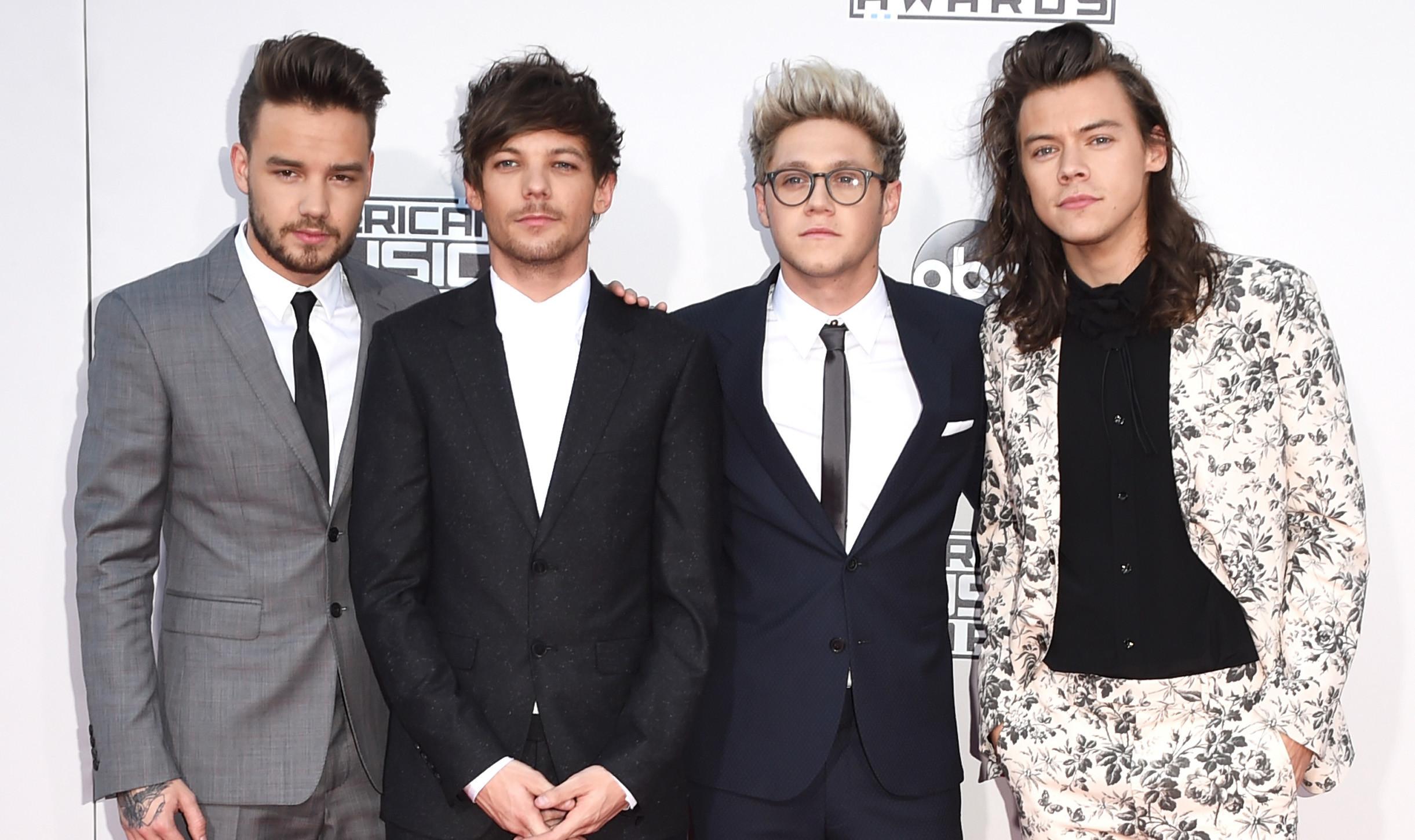 2442x1451 One Direction 2018 Wallpaper